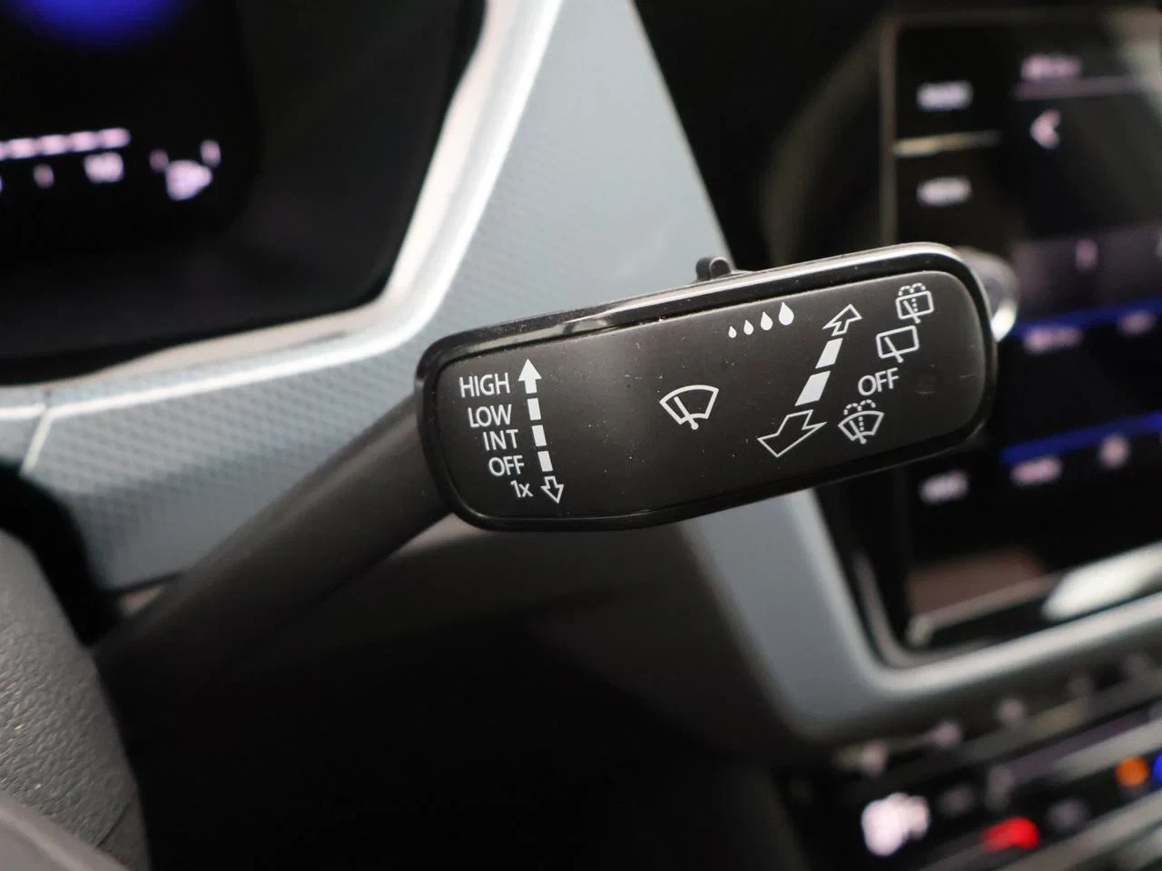 Volkswagen-Touran-image-21