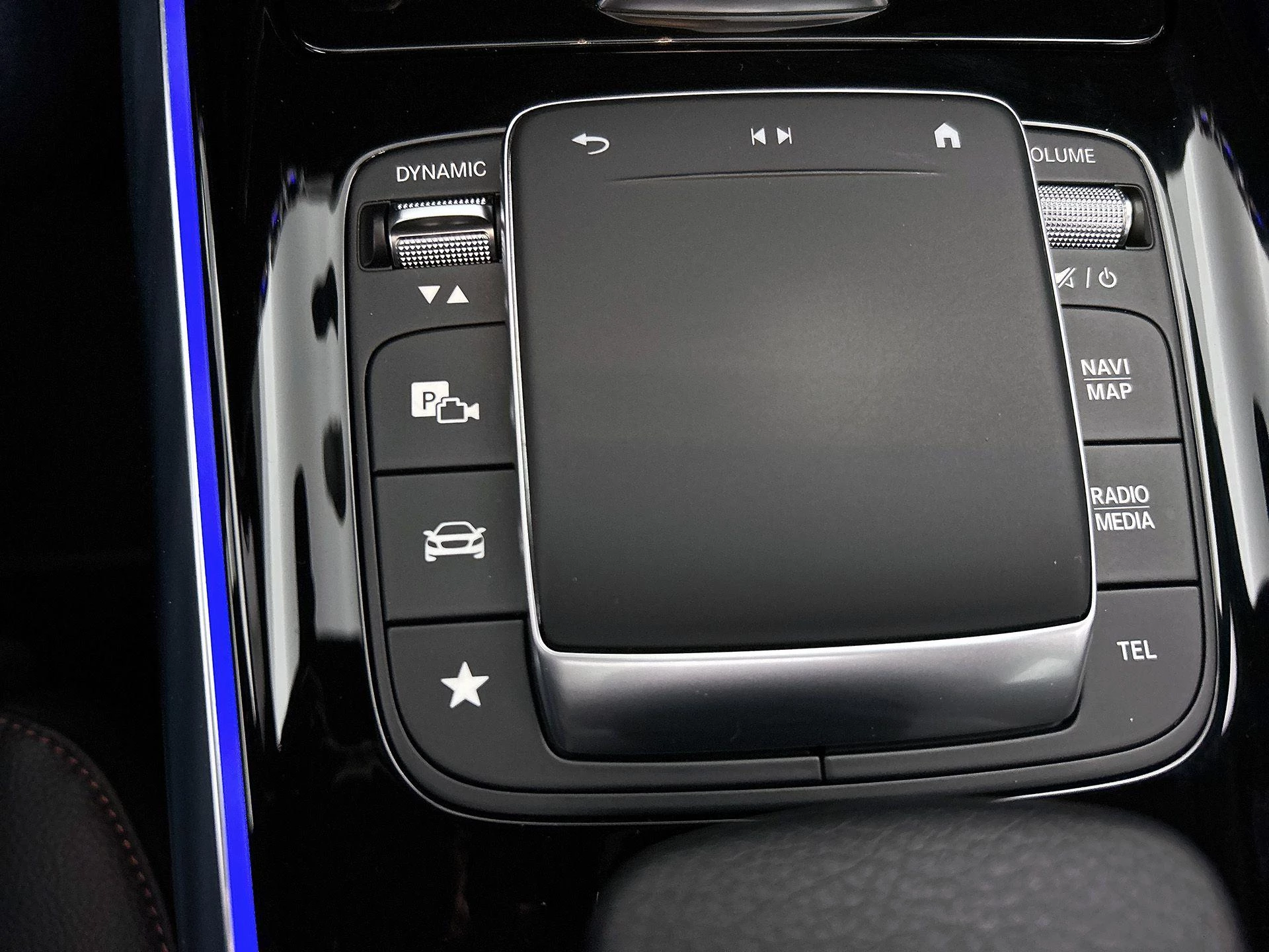 Mercedes-Benz-GLA-image-9