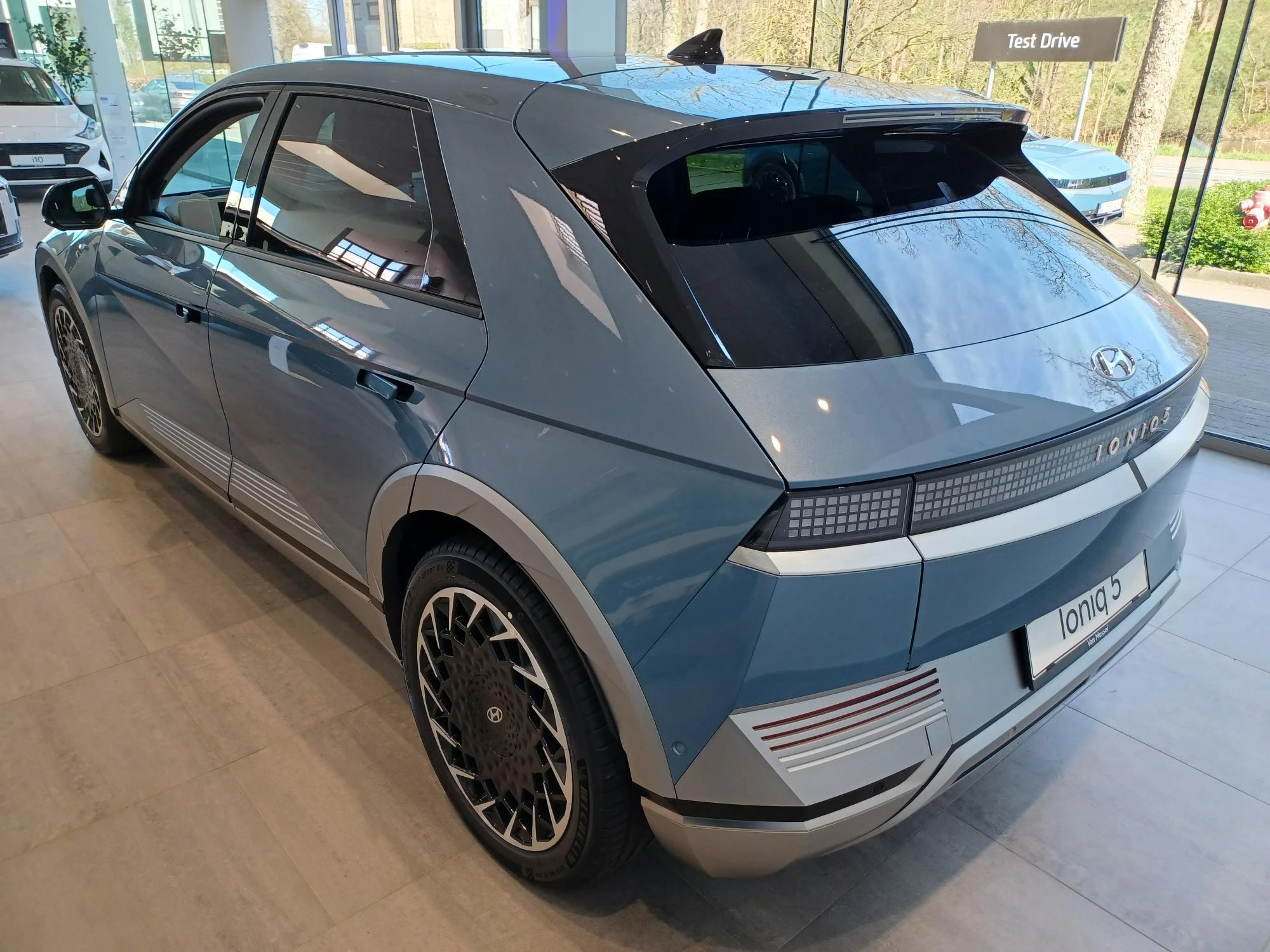 Hyundai-IONIQ 5-image-2