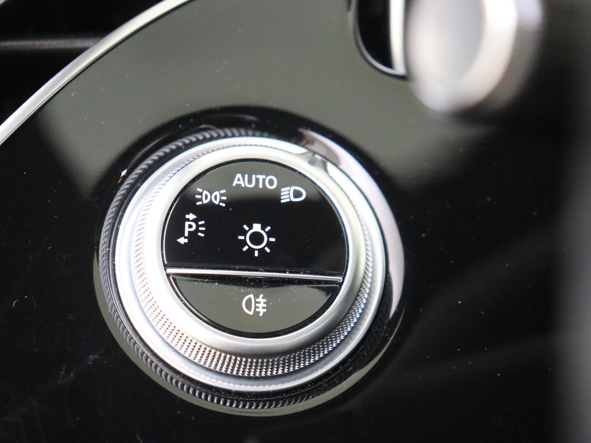 Mercedes-Benz-E-Klasse-image-23