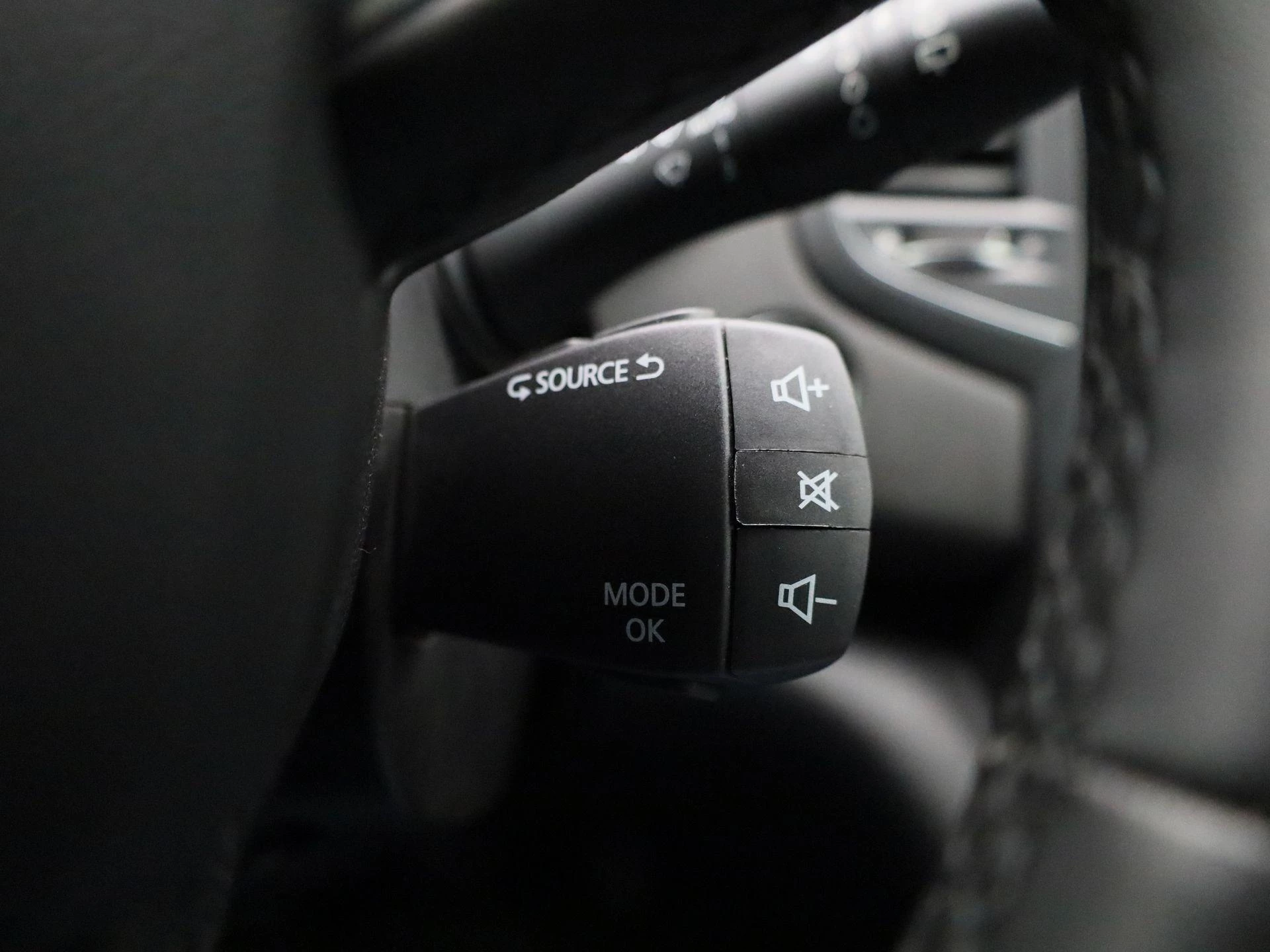 Renault-Mégane Grand Tour-image-25