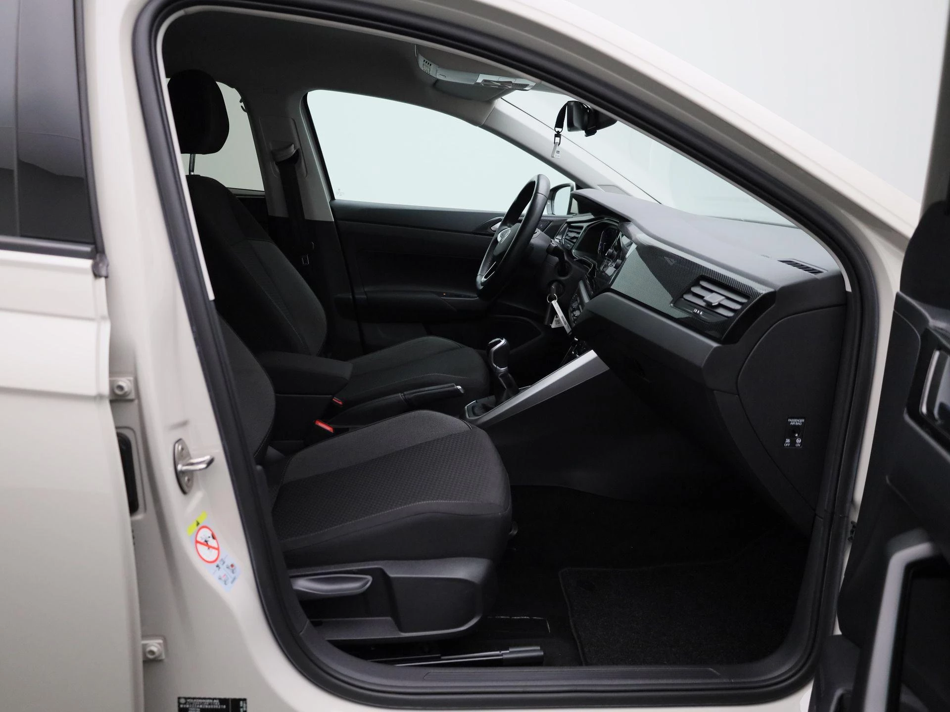 Volkswagen-Polo-image-30