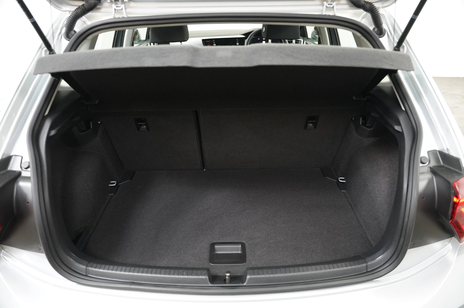 Volkswagen-Polo-image-12