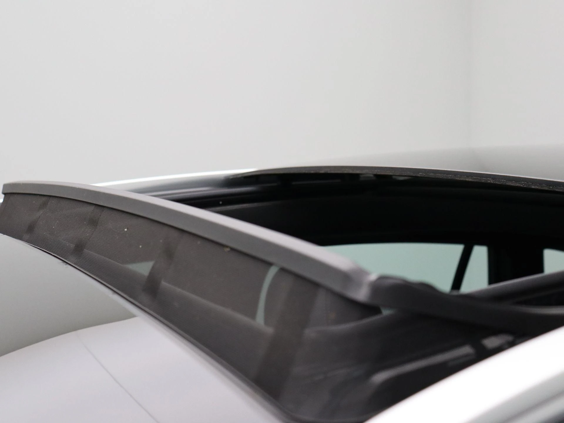 Mercedes-Benz-EQA-image-14