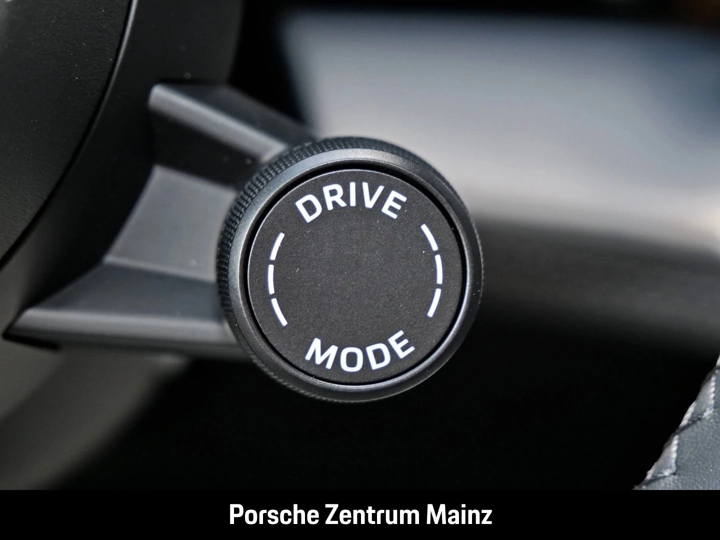 Porsche Taycan Black Edition InnoDrive HA-Lenkung HeadUp black edition
