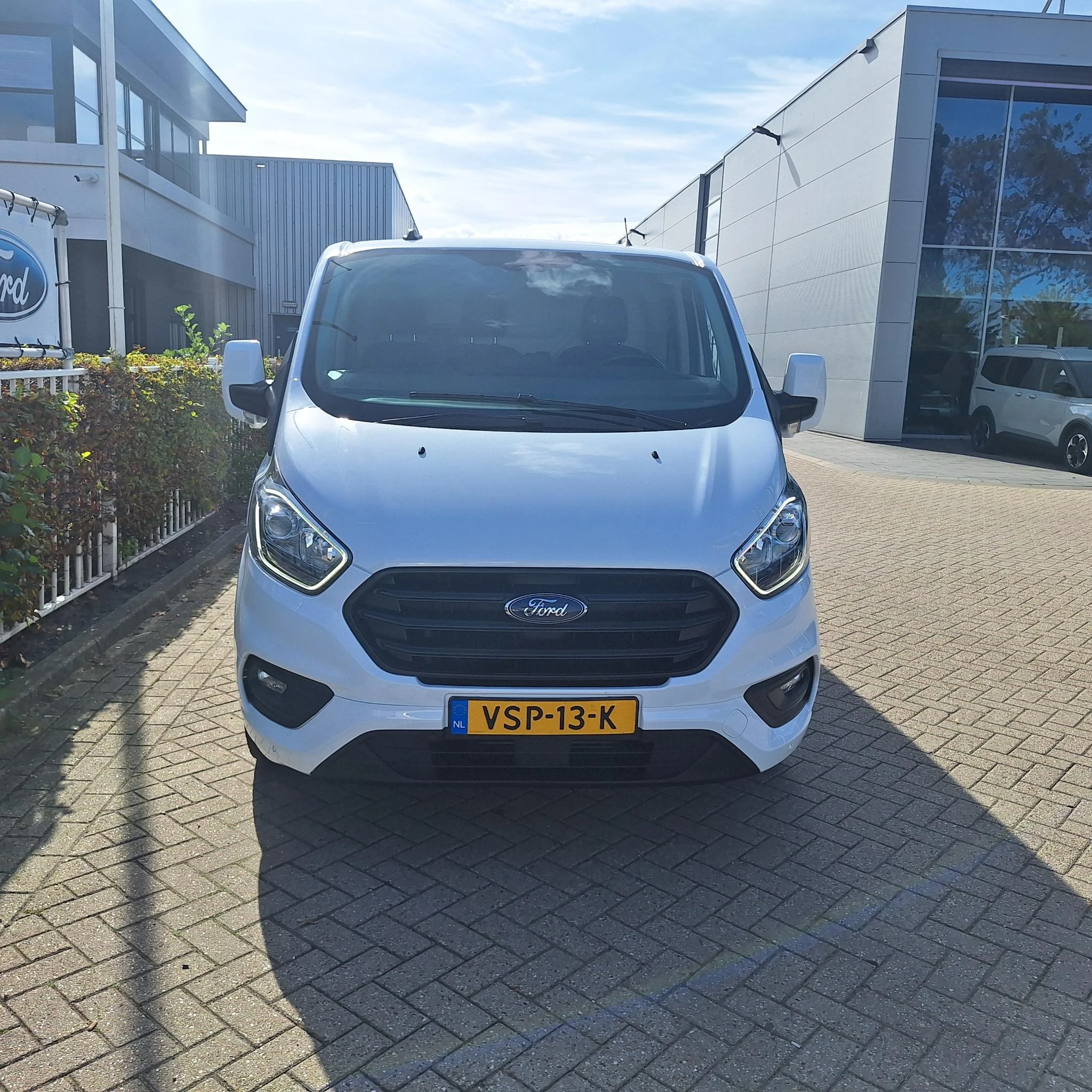 Ford-Transit Custom-image-1