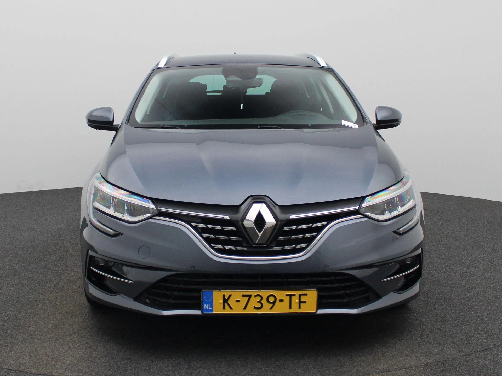 Renault-Megane E-Tech-image-2