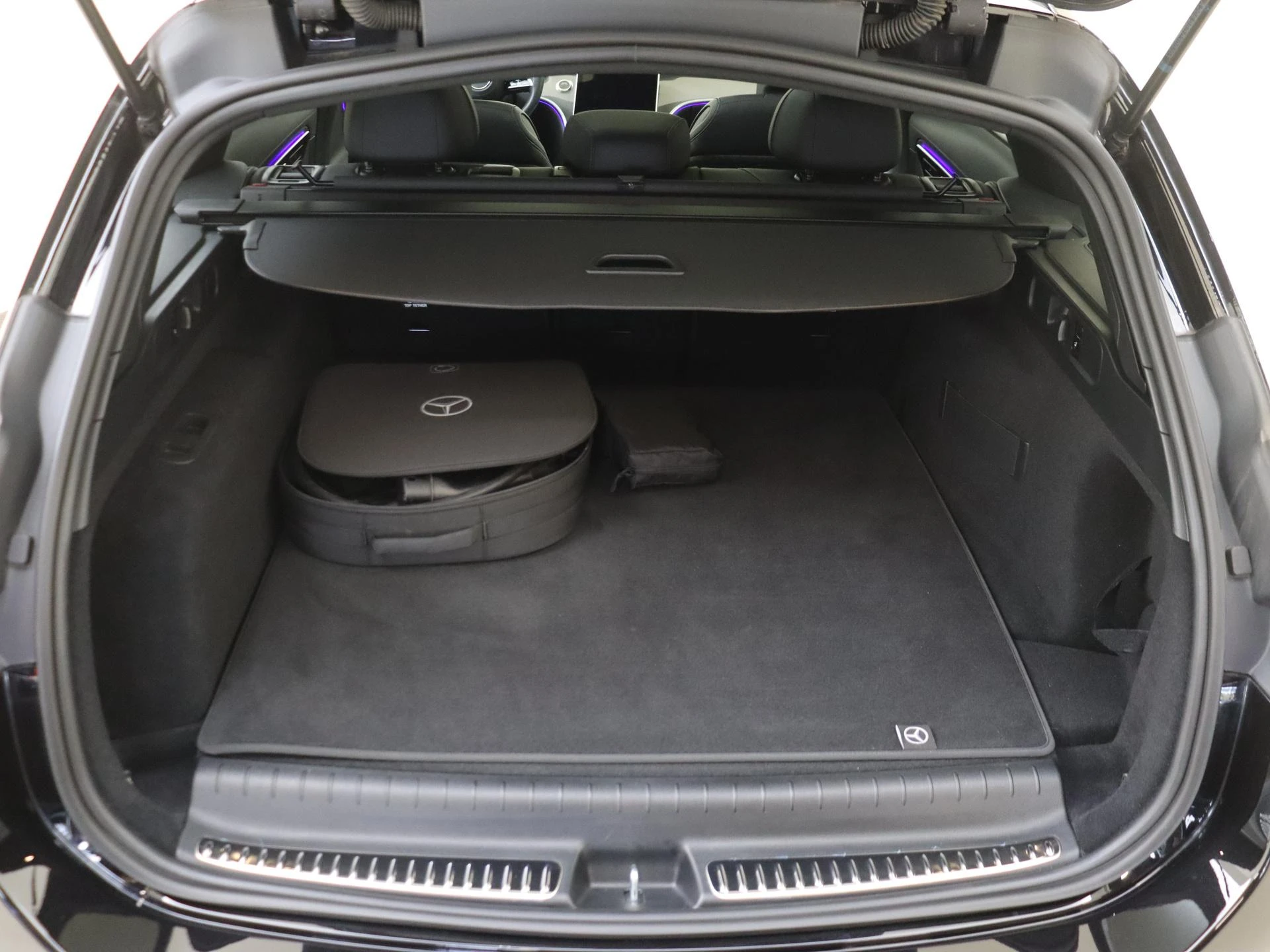 Mercedes-Benz-C-Klasse-image-27
