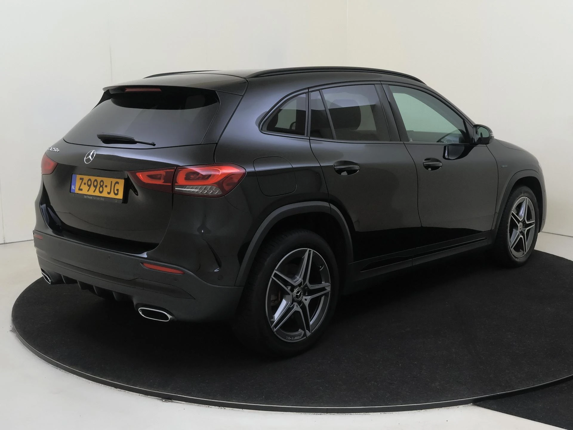 Mercedes-Benz-GLA-image-3