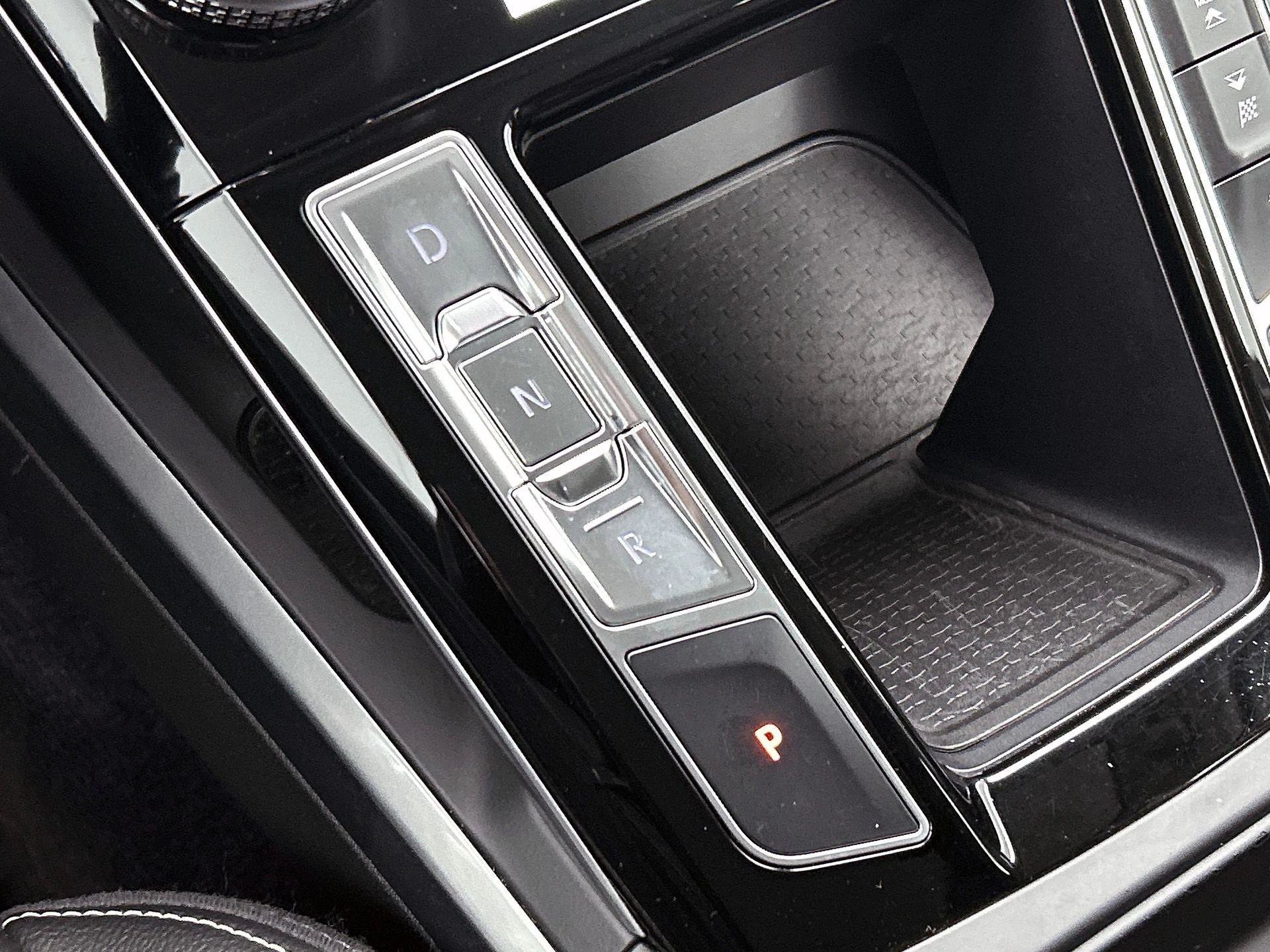 Jaguar-I-PACE-image-8