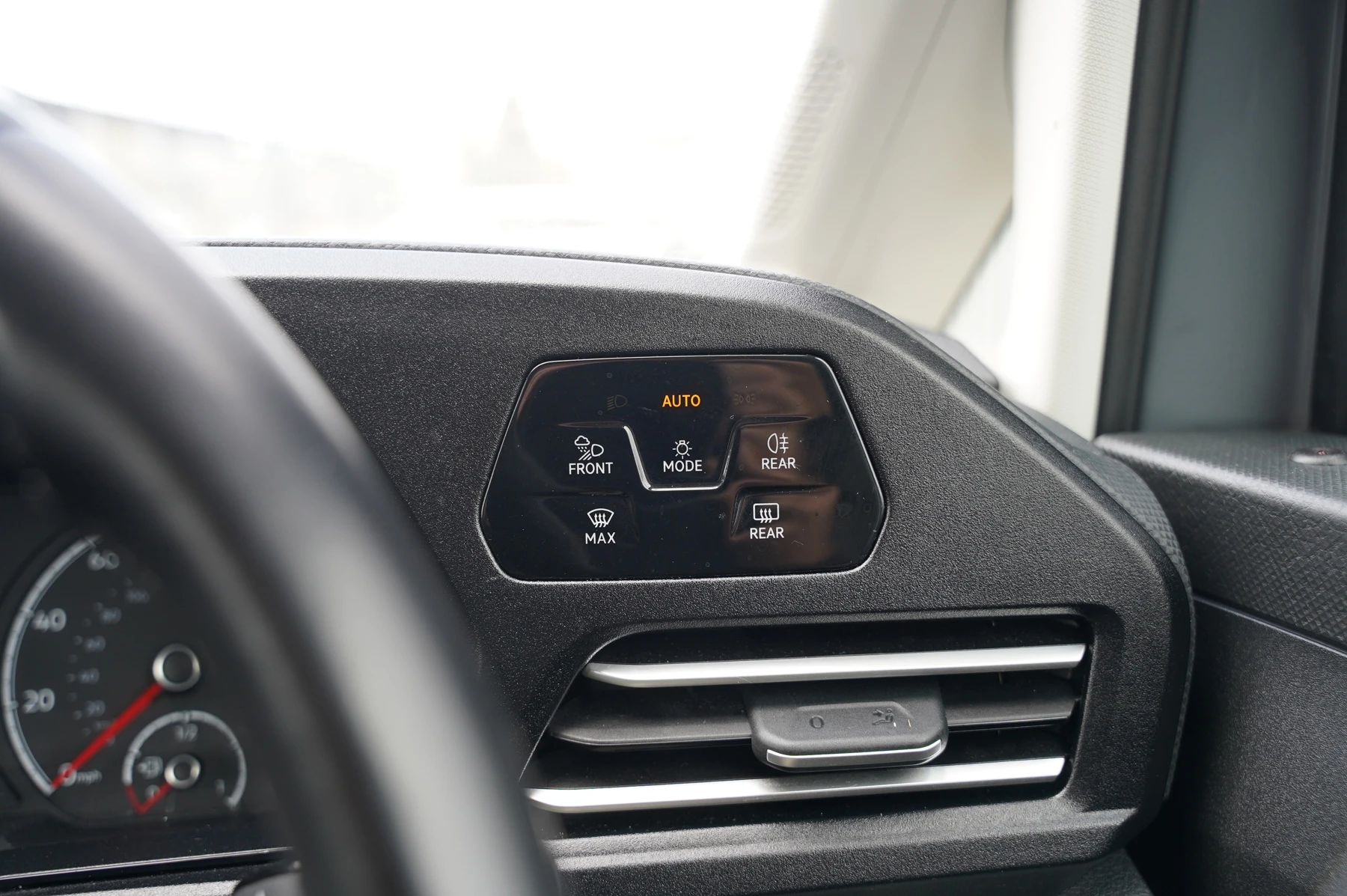 Volkswagen-Caddy-image-21