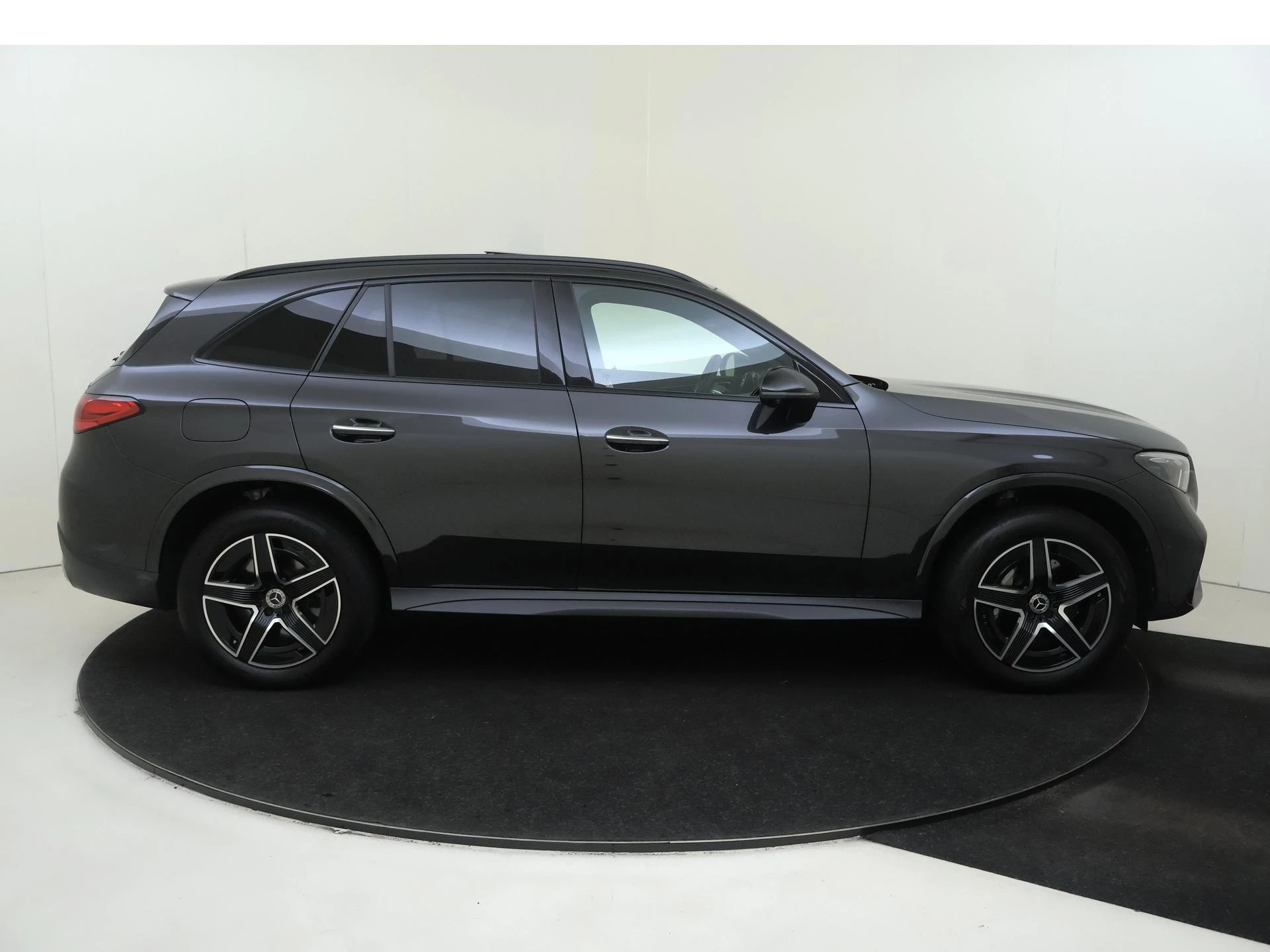 Mercedes-Benz-GLC-image-11
