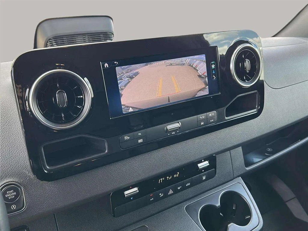 Mercedes-Benz-Sprinter-image-14
