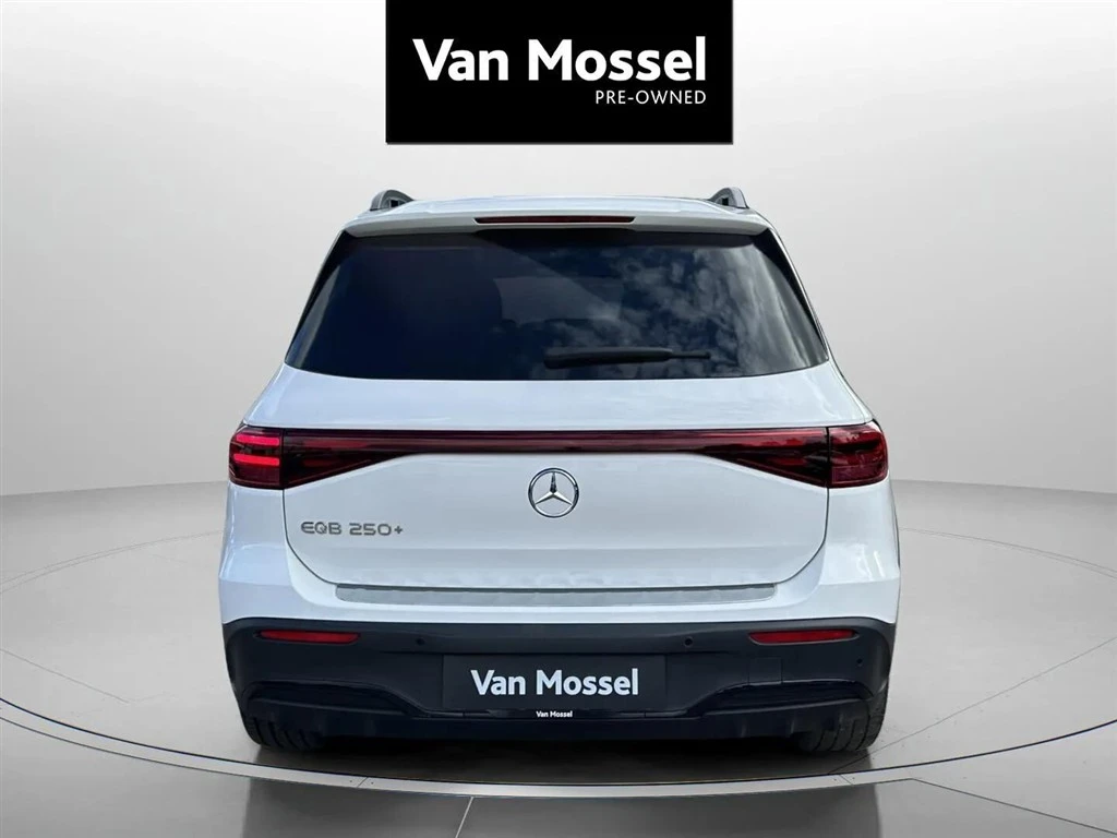 Mercedes-Benz-EQB-image-5