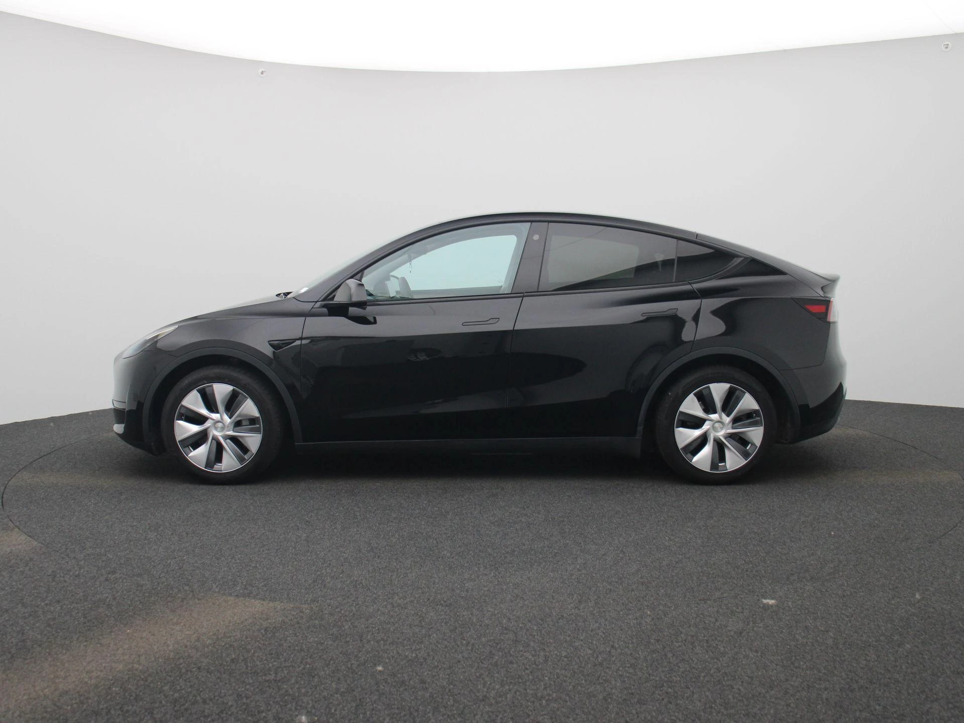 Tesla Model Y RWD