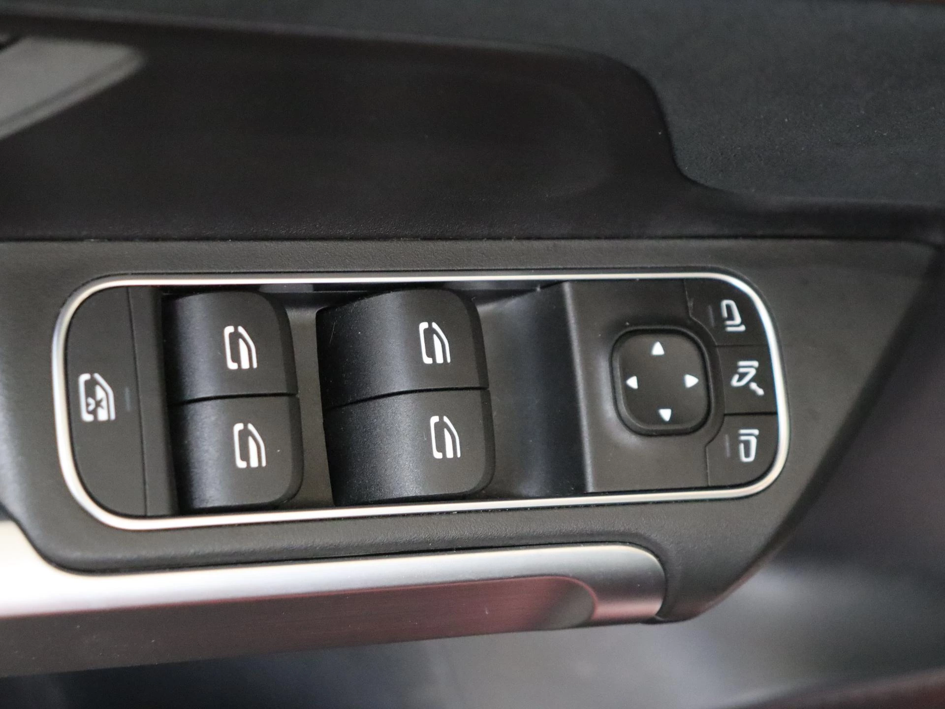 Mercedes-Benz-GLB-image-26