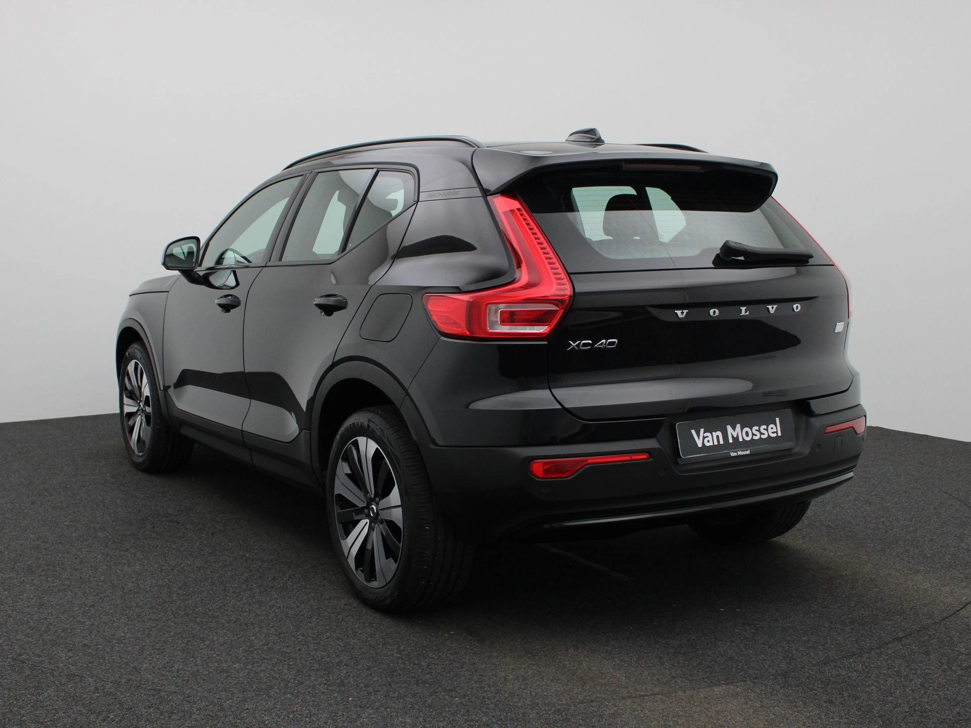 Volvo-XC40-image-1