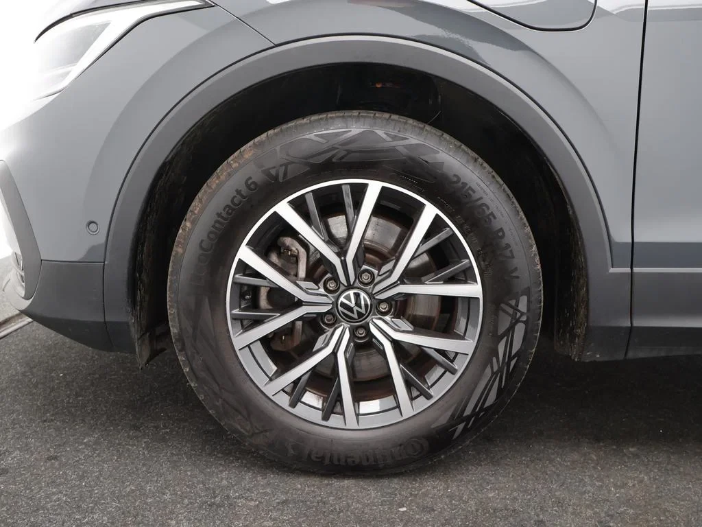Volkswagen-Tiguan-image-25