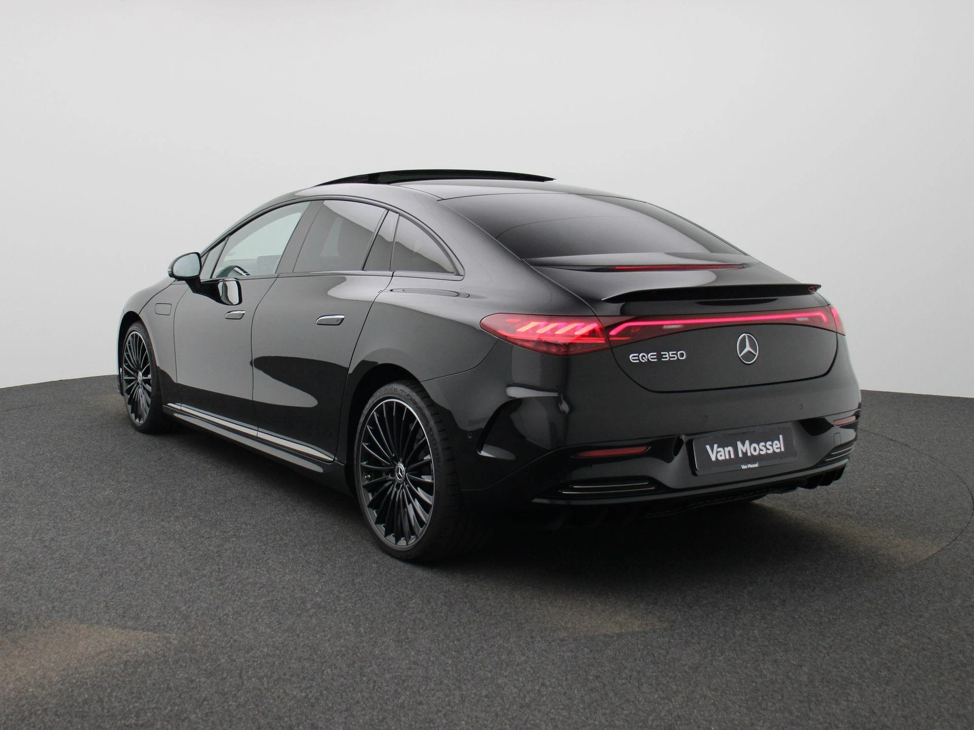 Mercedes-Benz-EQE-image-1
