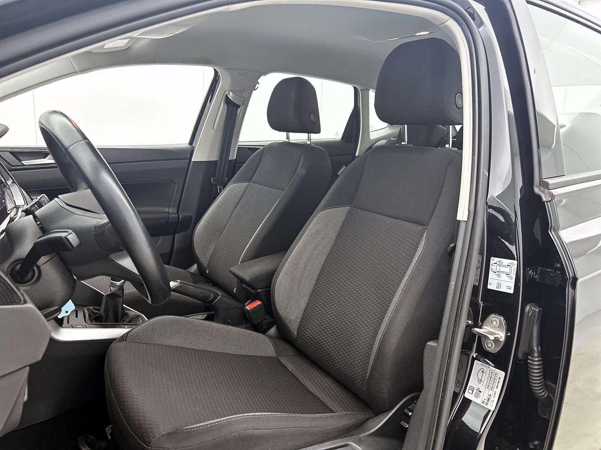 Volkswagen-Polo-image-35