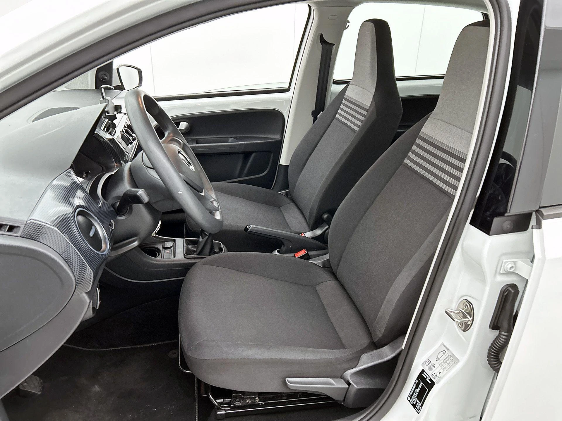 Volkswagen-up!-image-10