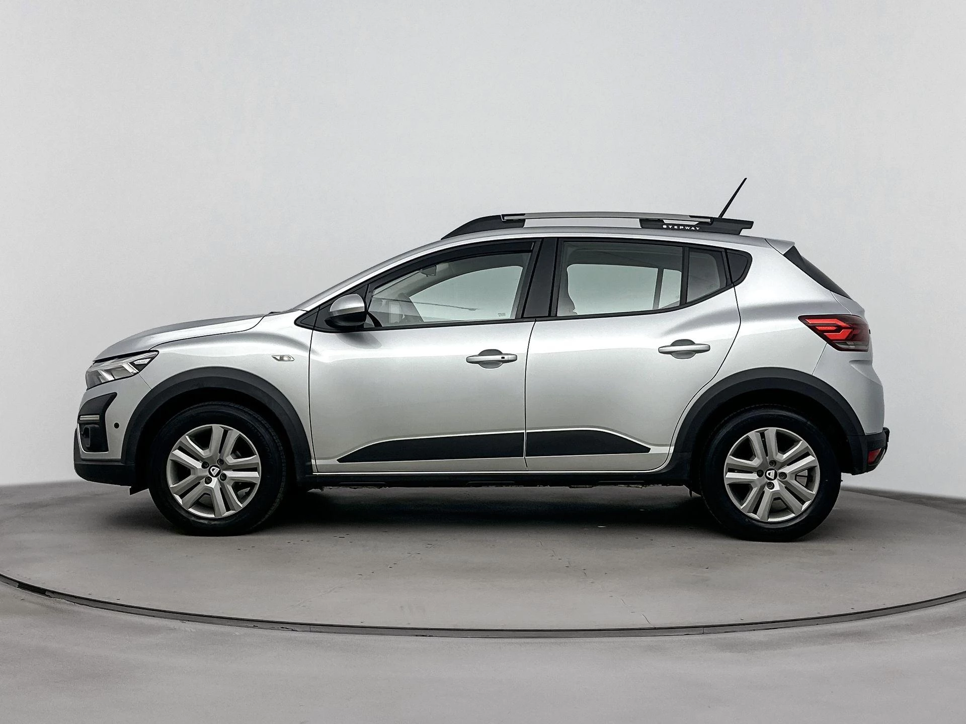 Dacia-Sandero Stepway-image-2