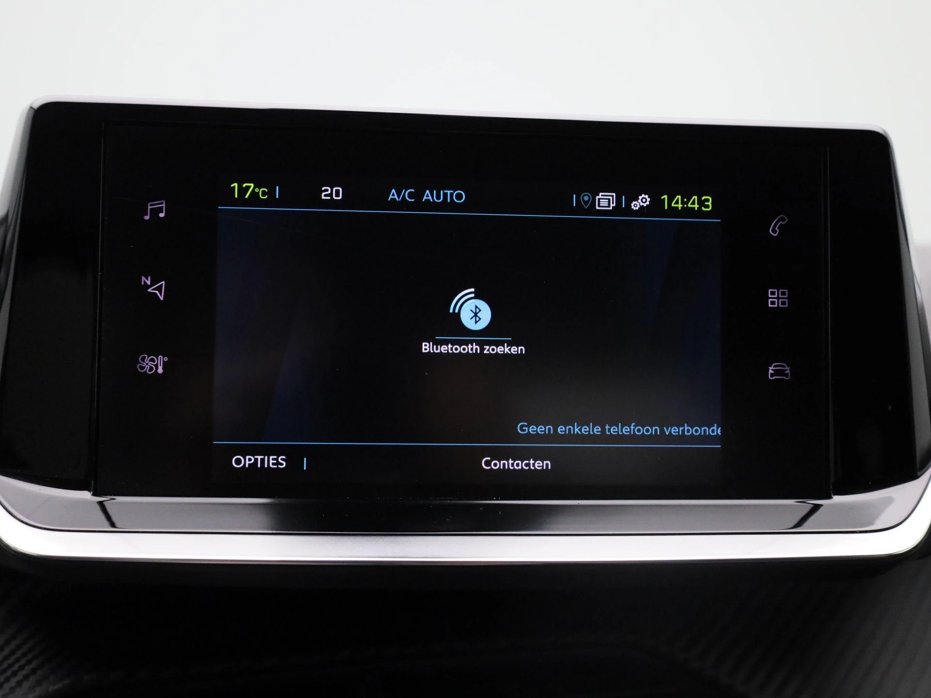 Peugeot-e-208-image-16