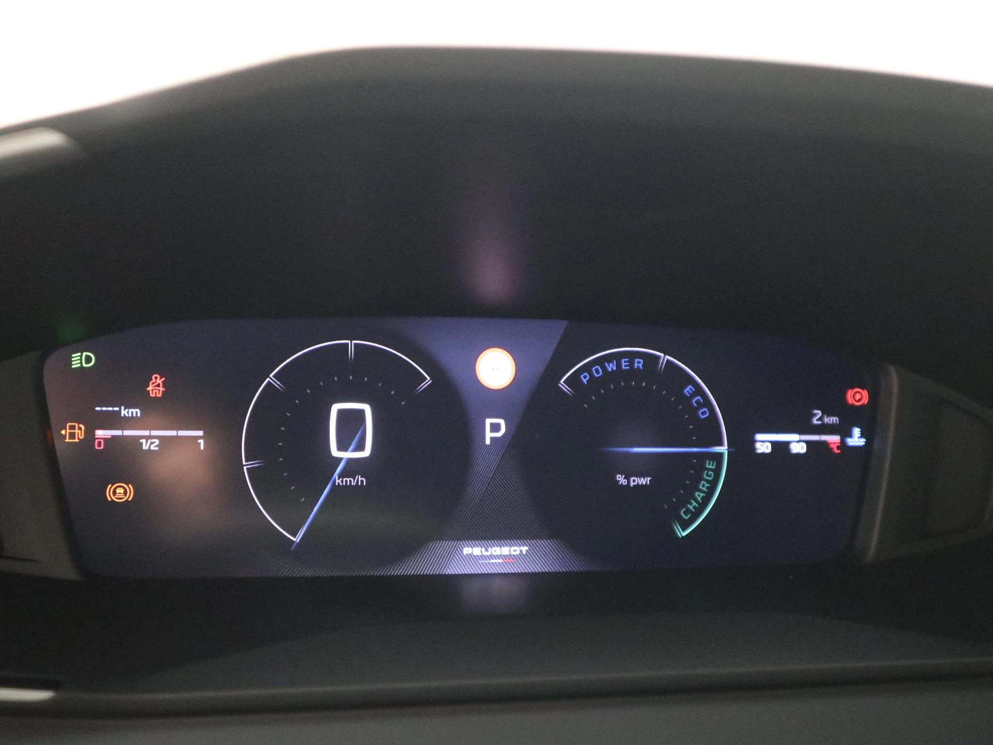 Peugeot-e-208-image-12