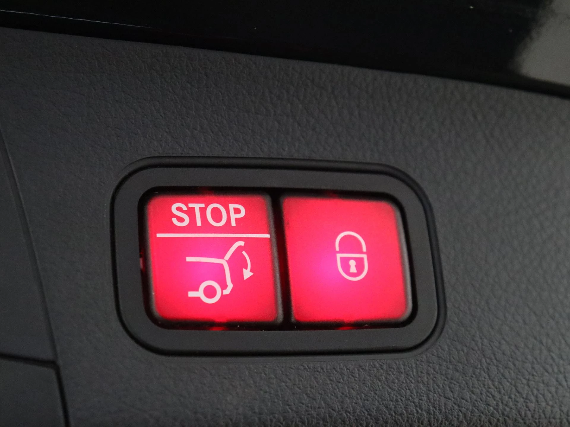 Mercedes-Benz-GLA-image-30