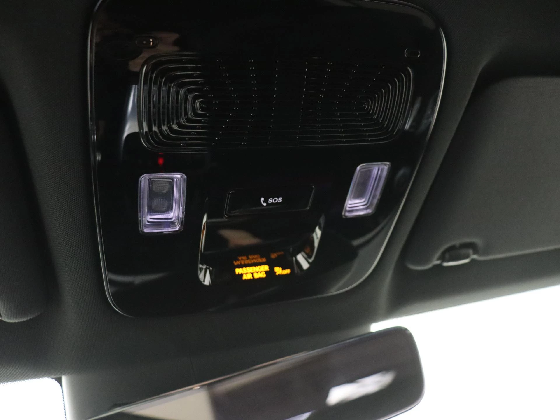 Mercedes-Benz-GLB-image-21
