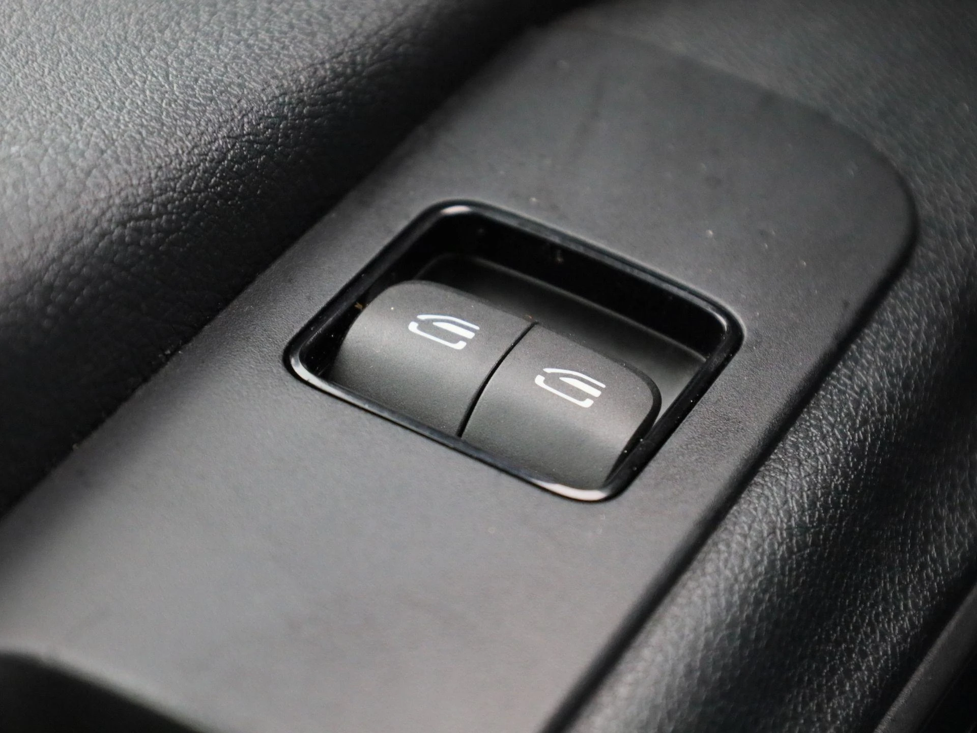 Mercedes-Benz-Sprinter-image-25