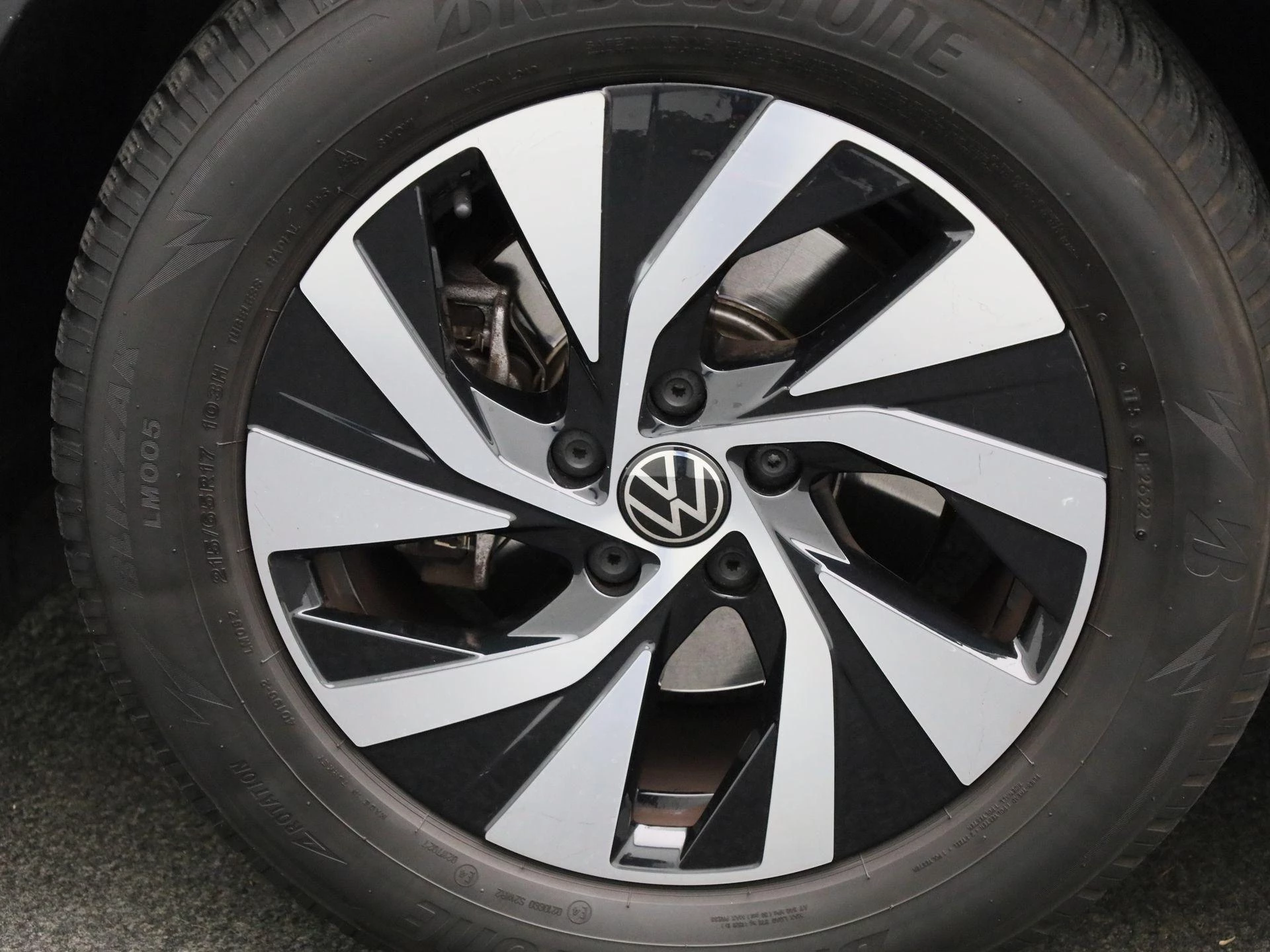 Volkswagen-Tiguan-image-14