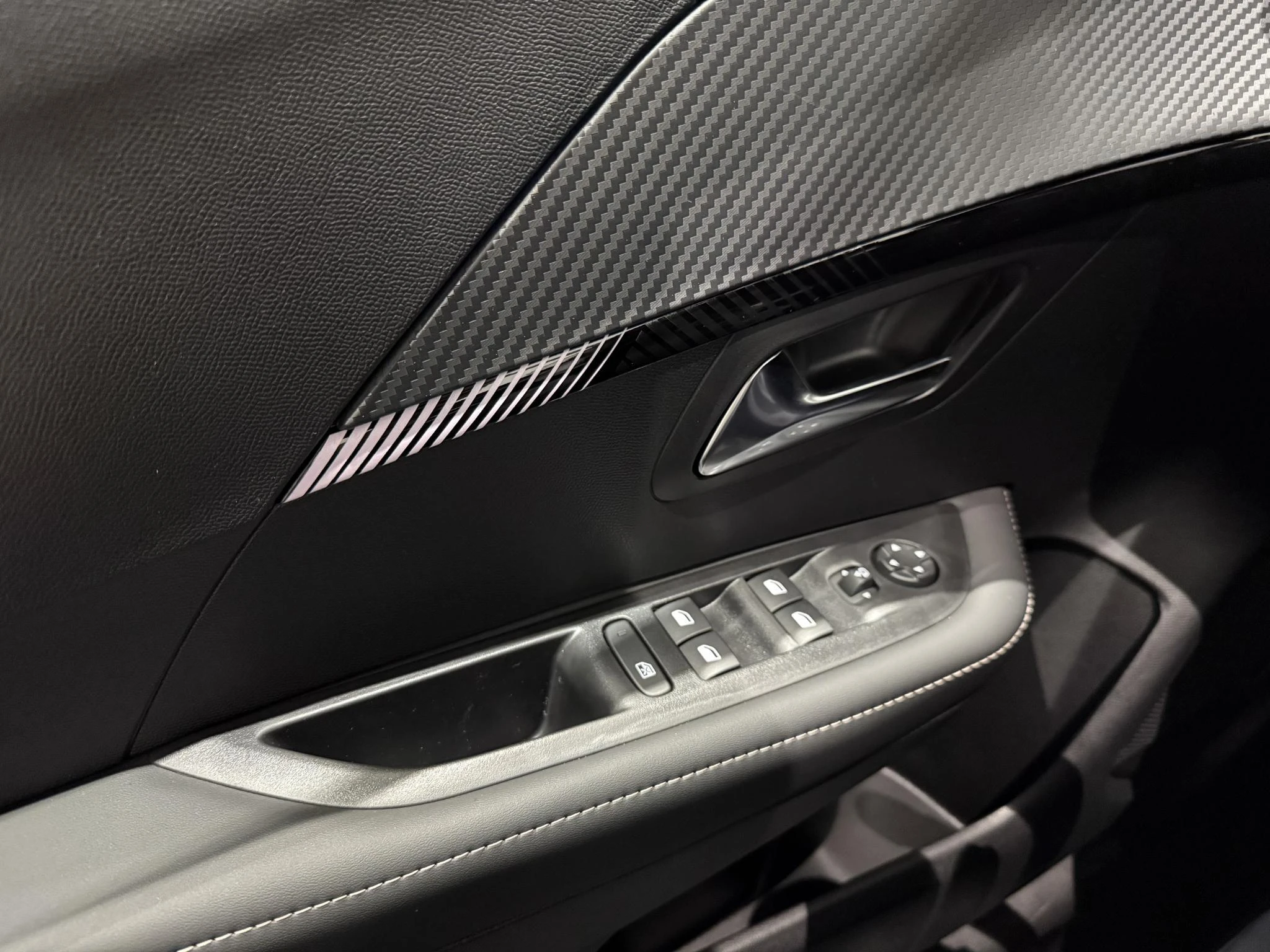 Peugeot-208-image-11