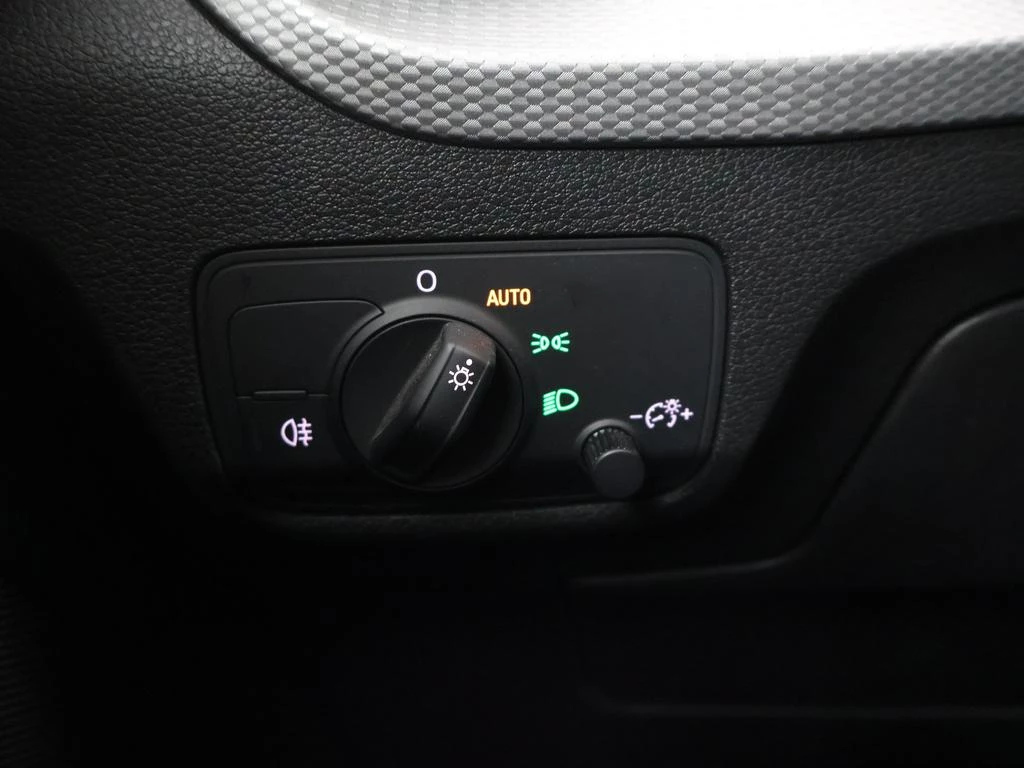 Audi Q2 Audi Q2 Business Edition Attraction 30TDI 116PK *AUTOMAAT*TREKHAAK*NAVI*CRUISE*VIRTUAL COCKPIT*...*