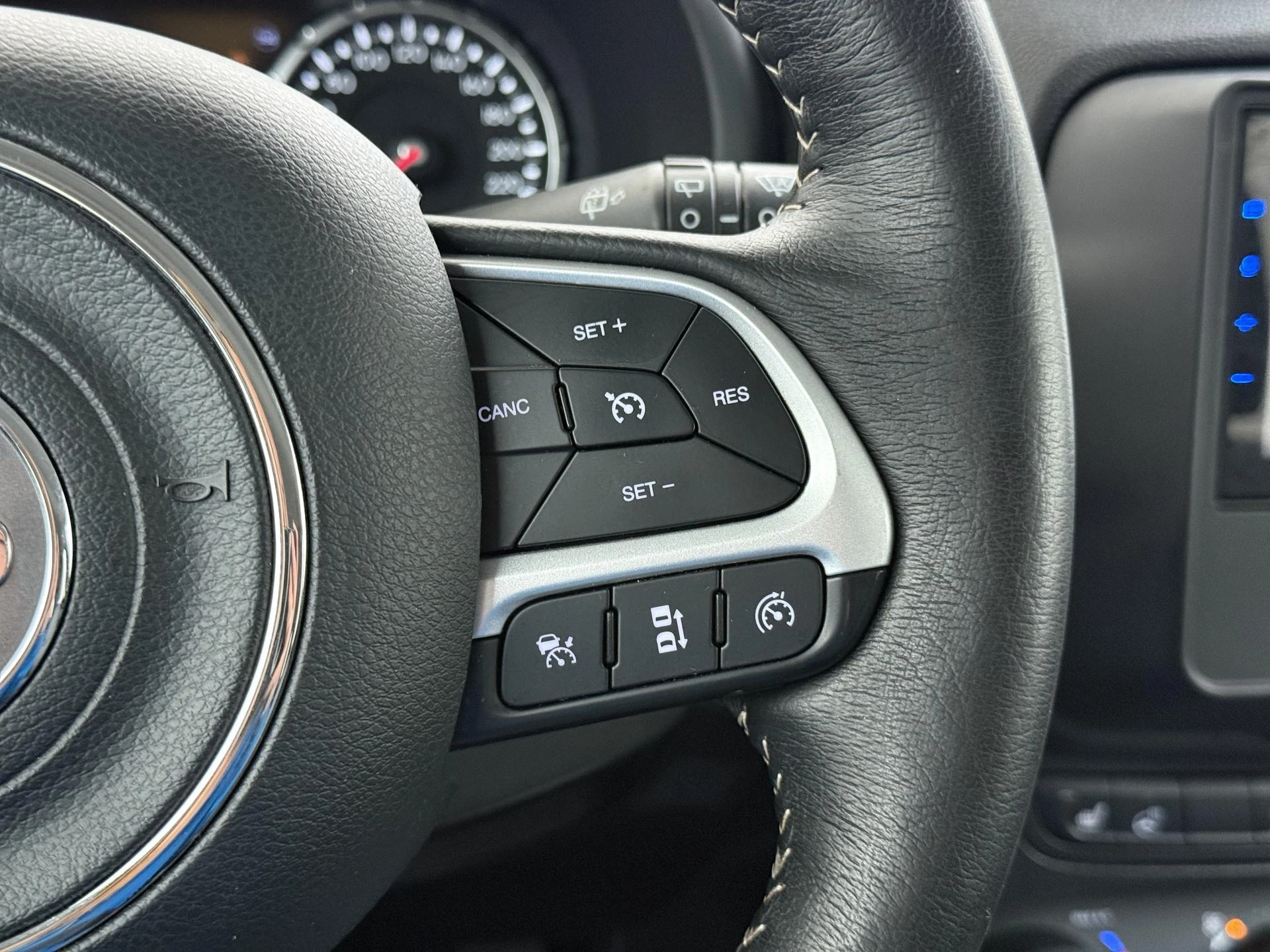 Jeep-Renegade-image-21