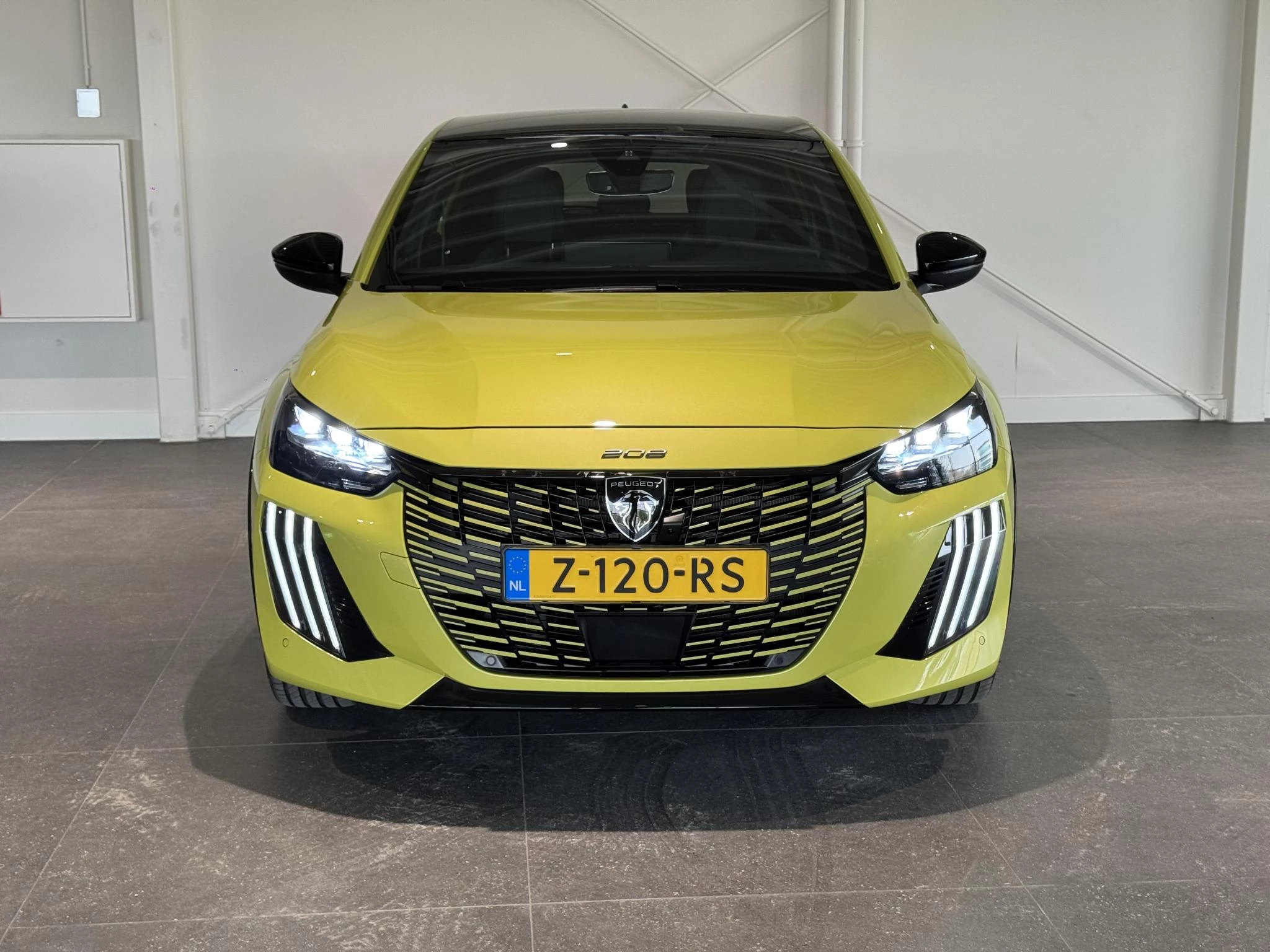 Peugeot-e-208-image-1