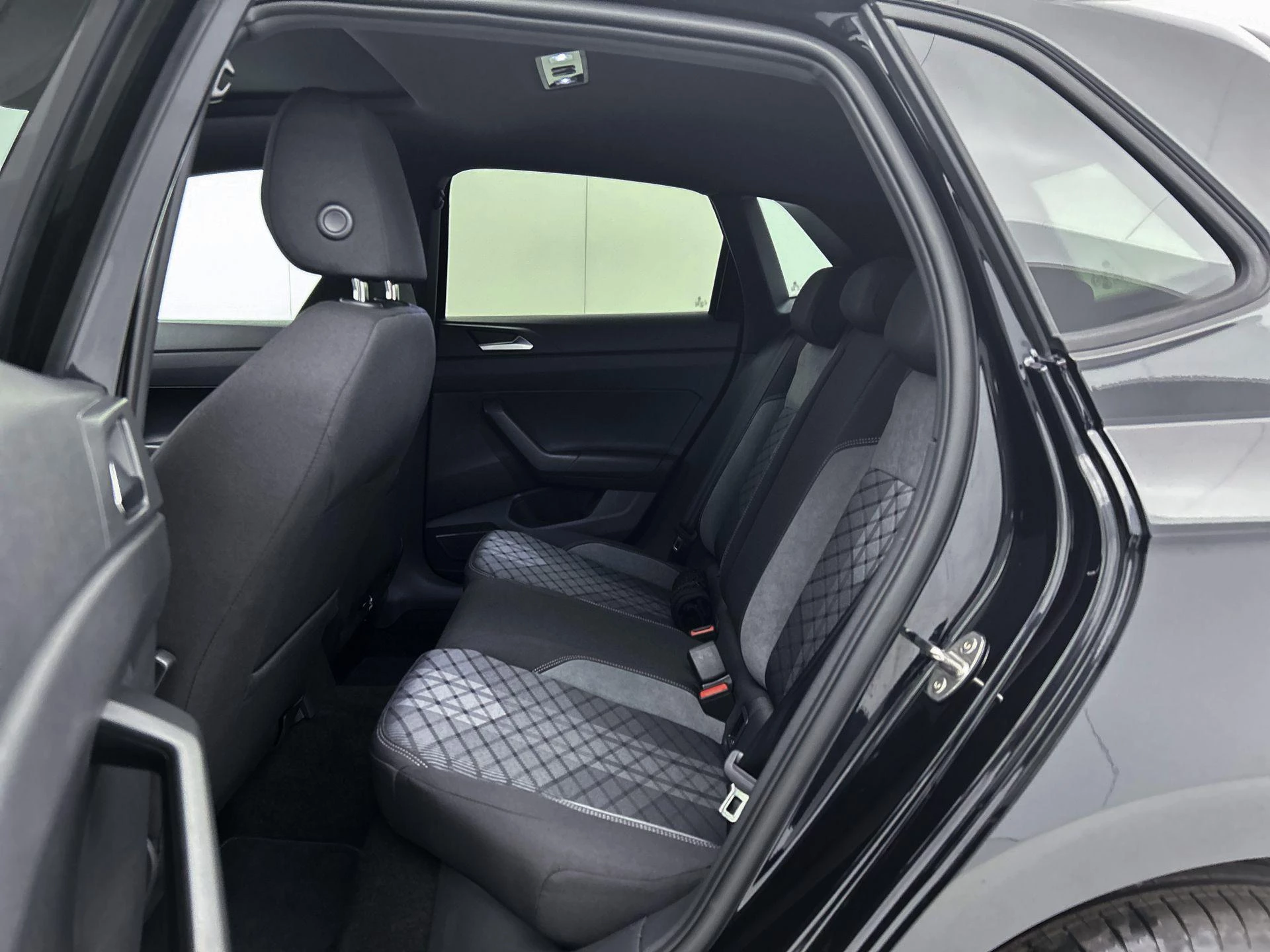 Volkswagen-Polo-image-6