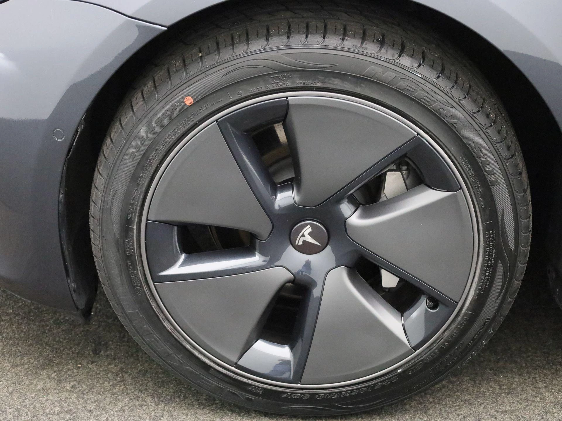 Tesla-Model 3-image-13