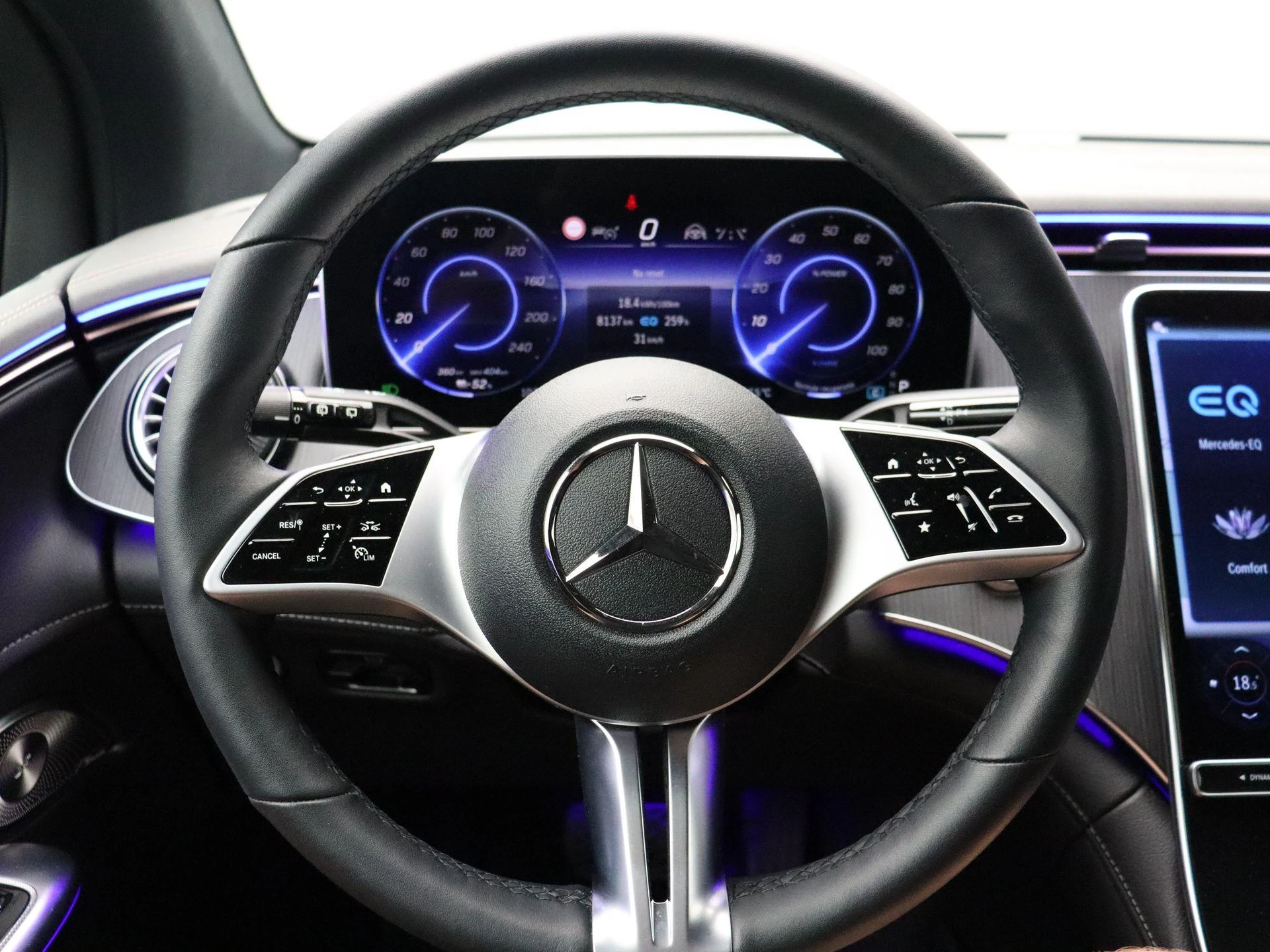 Mercedes-Benz-EQE-image-12