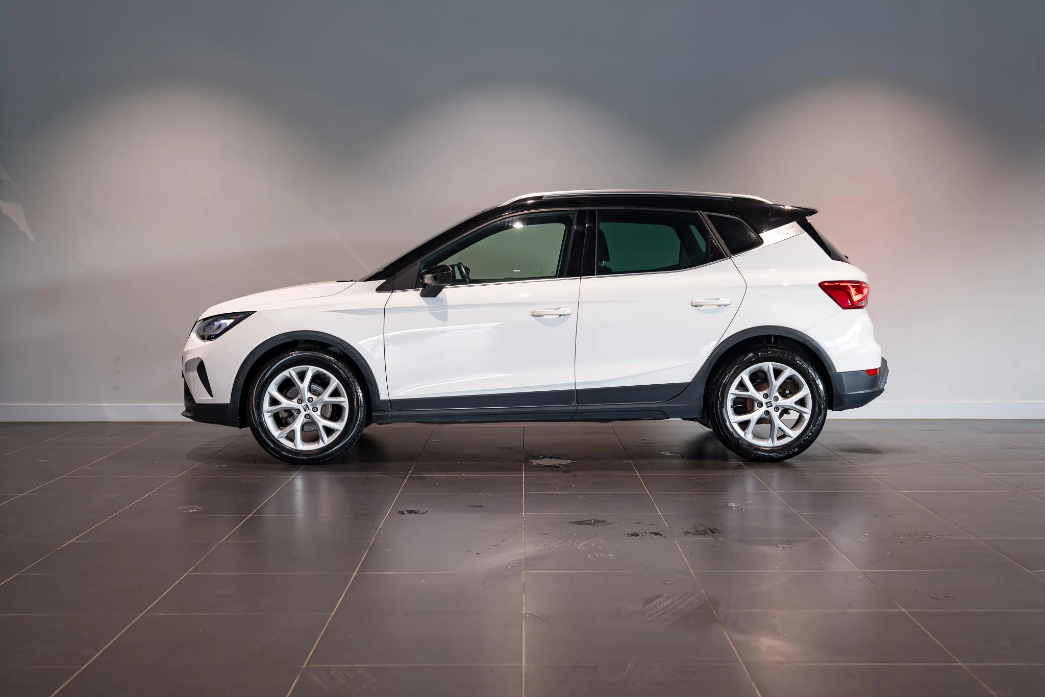 SEAT-Arona-image-4