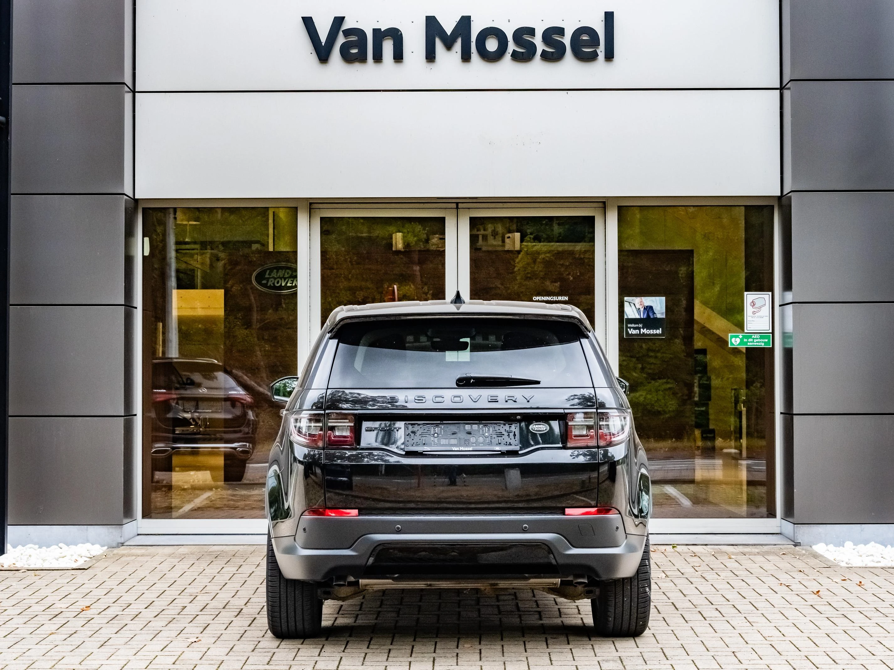 Land Rover-Discovery Sport-image-4