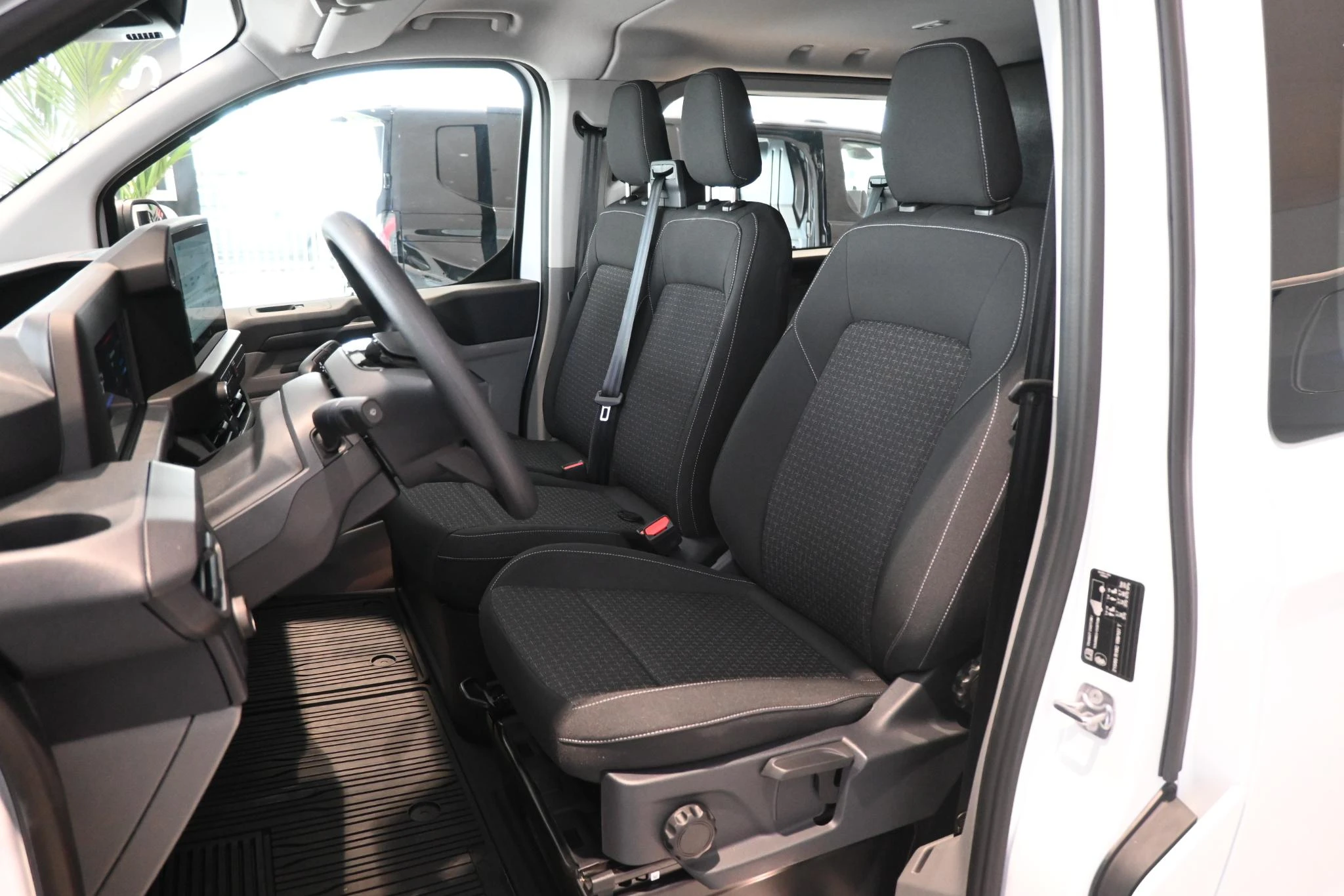 Ford-E-Transit Custom-image-10