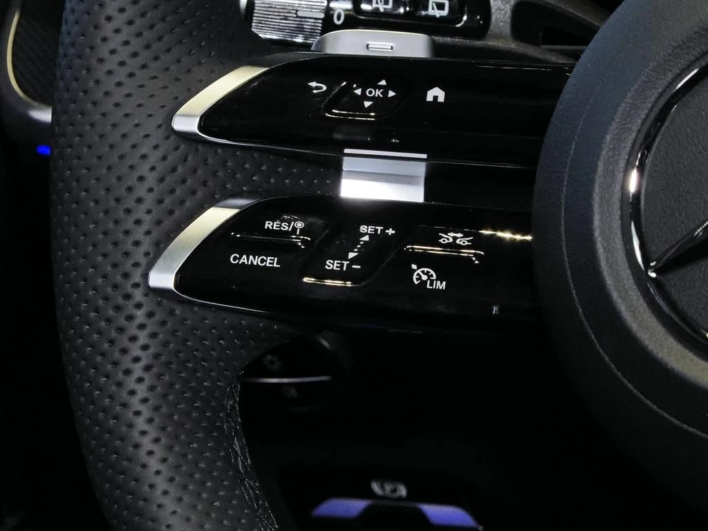 Mercedes-Benz-GLC 300 de-image-10