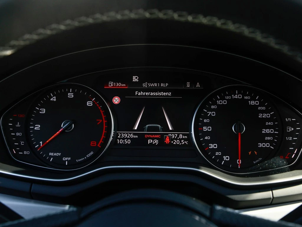 Audi A4 Avant 40 TFSI quattro S line Matrix Panorama
