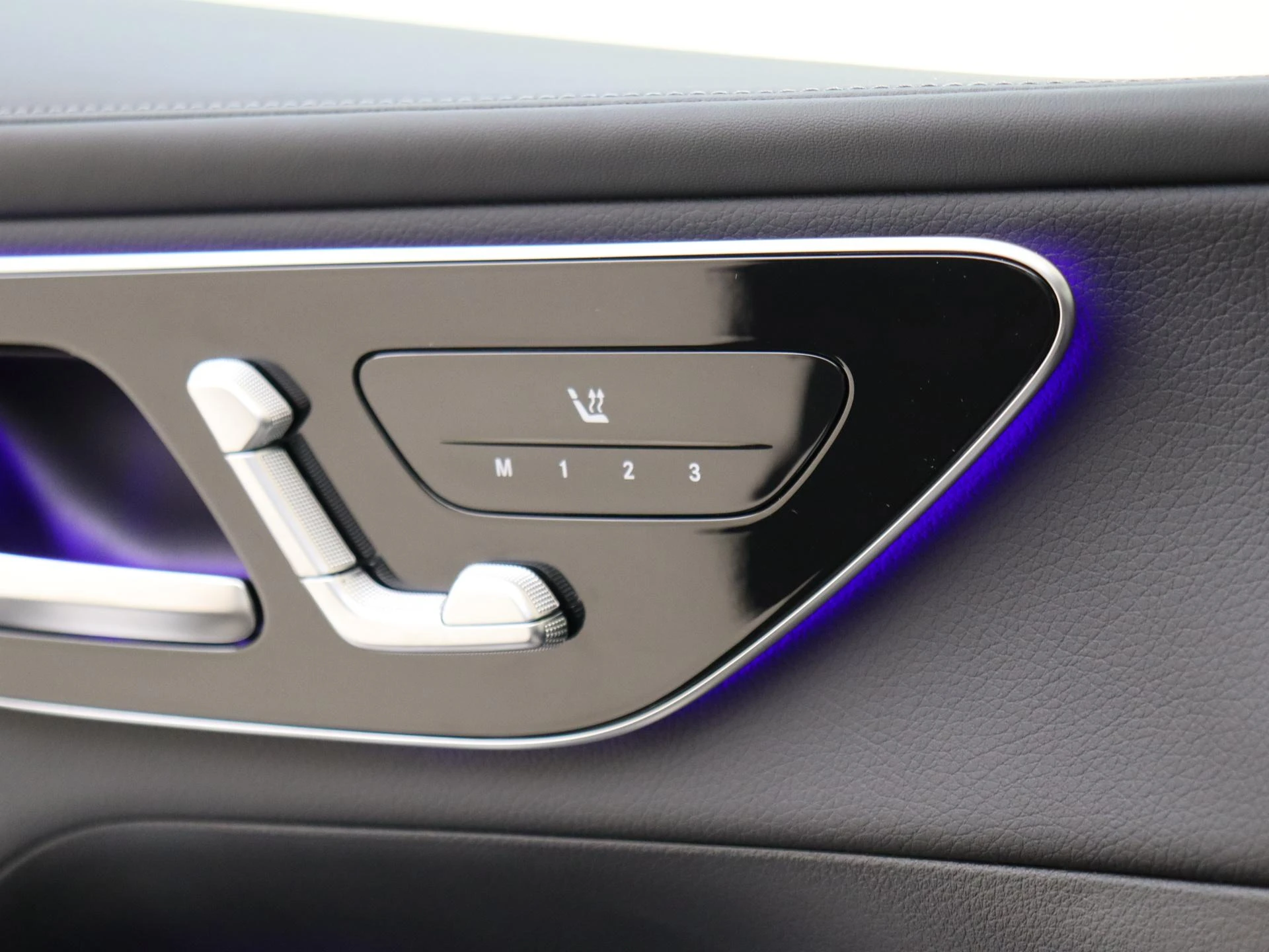 Mercedes-Benz-GLC-image-25