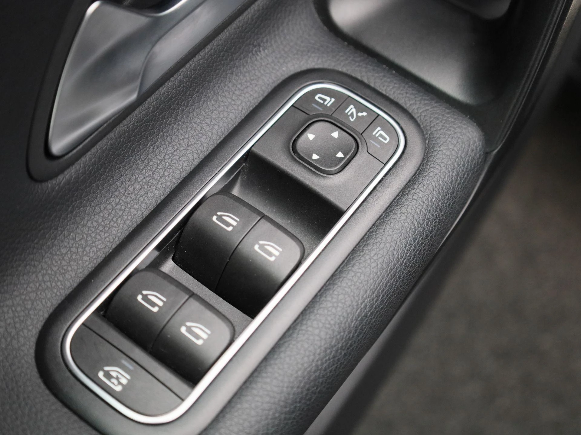 Mercedes-Benz-CLA-image-28
