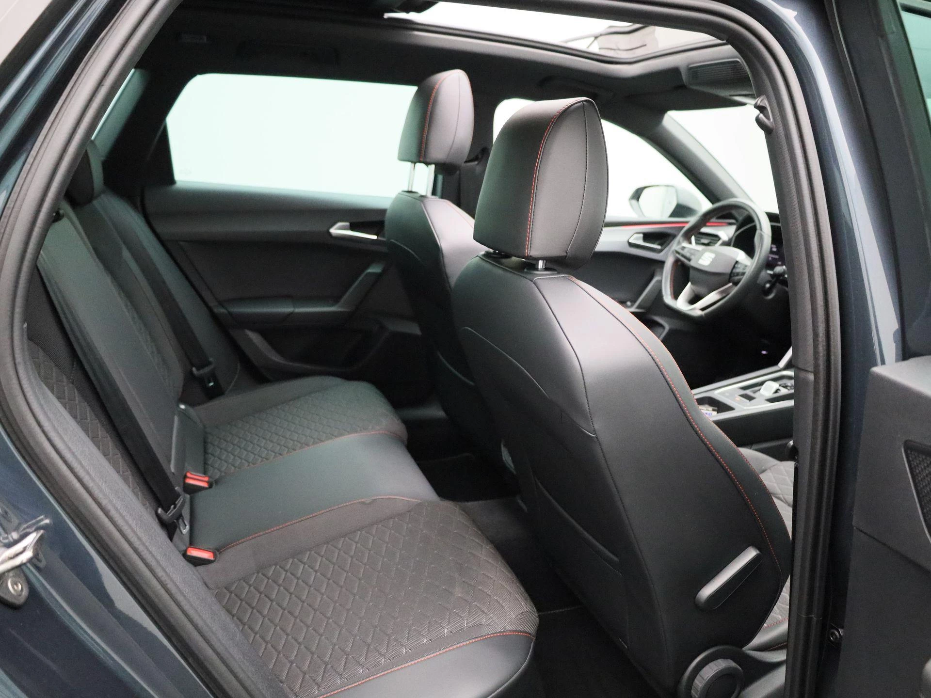 SEAT Leon Sportstourer 1.5 eTSI FR Business Intense