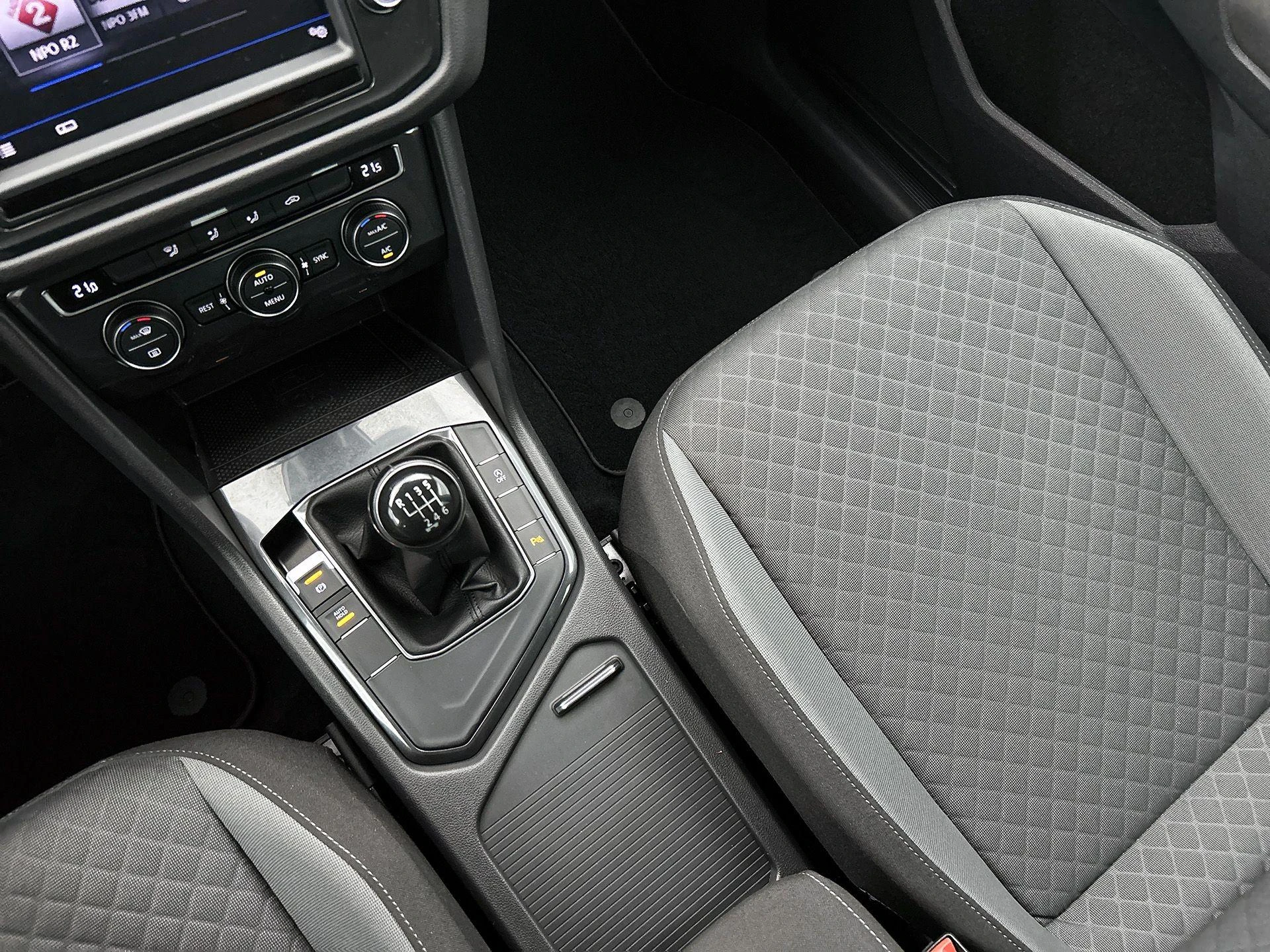 Volkswagen-Tiguan-image-19