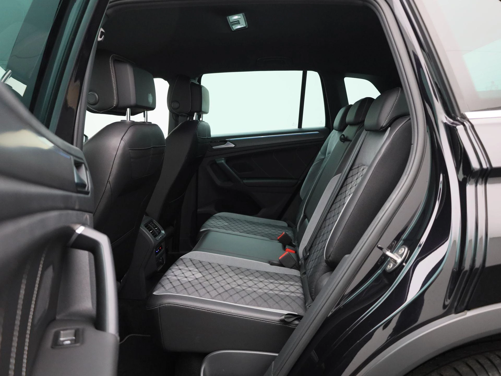 Volkswagen-Tiguan-image-11