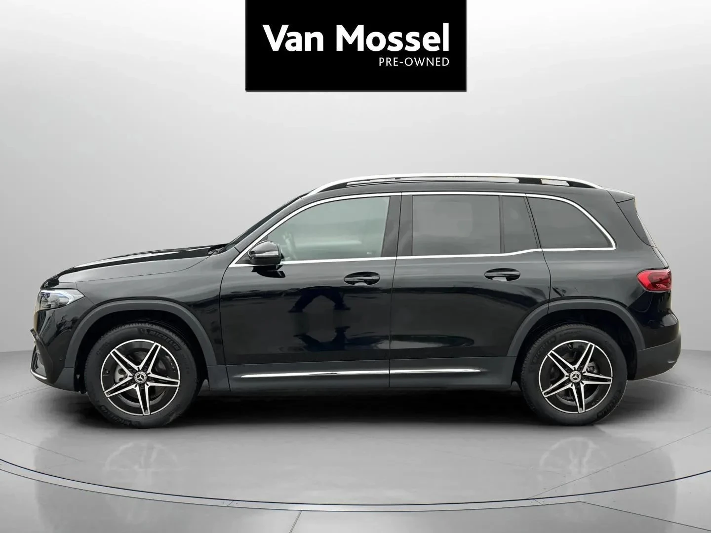 Mercedes-Benz-EQB-image-7